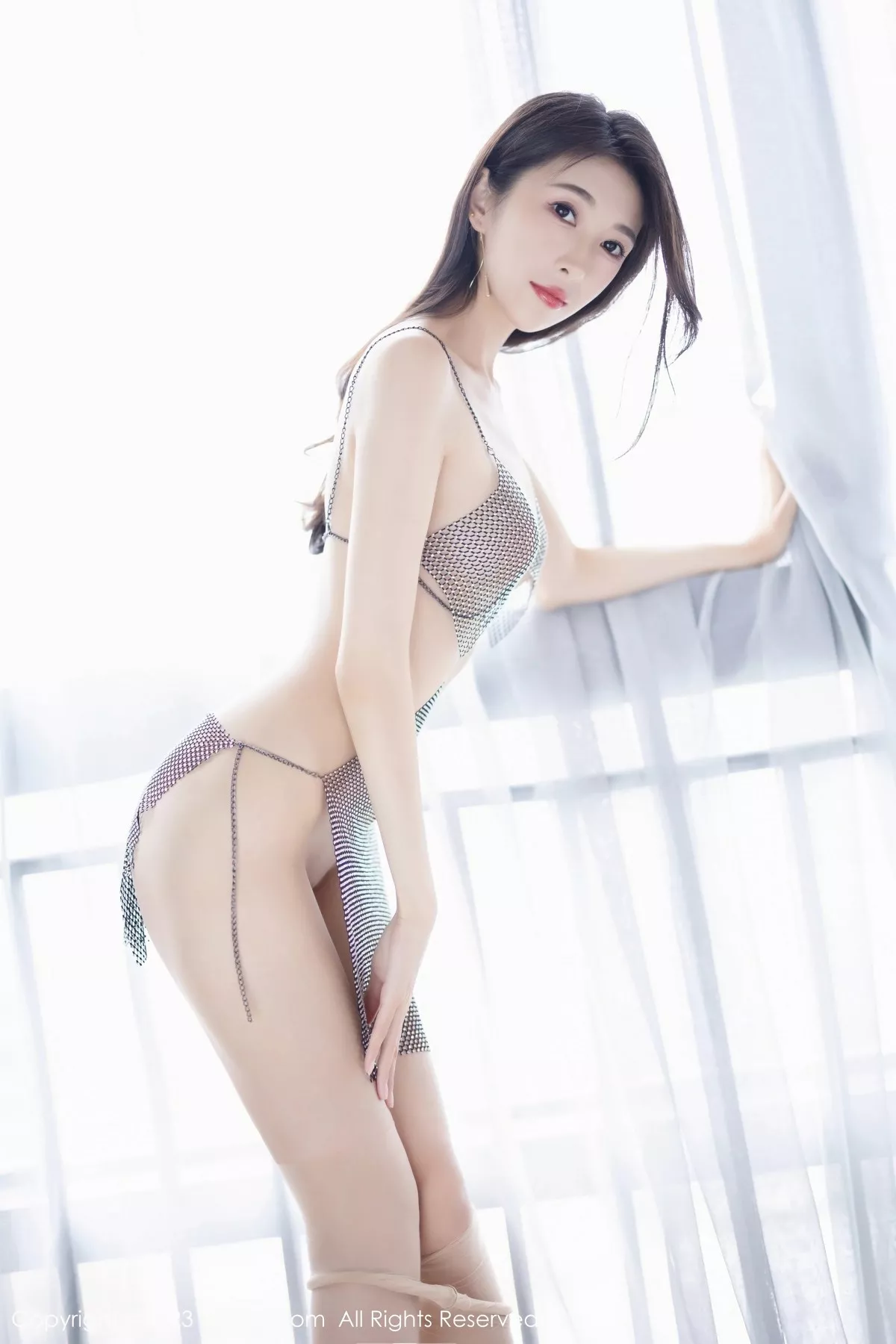 秀人集.com_[XiuRen秀人网]No.6817_模特林乐一白色露肩连衣裙+性感网状链内衣秀惹火身材诱惑写真82P