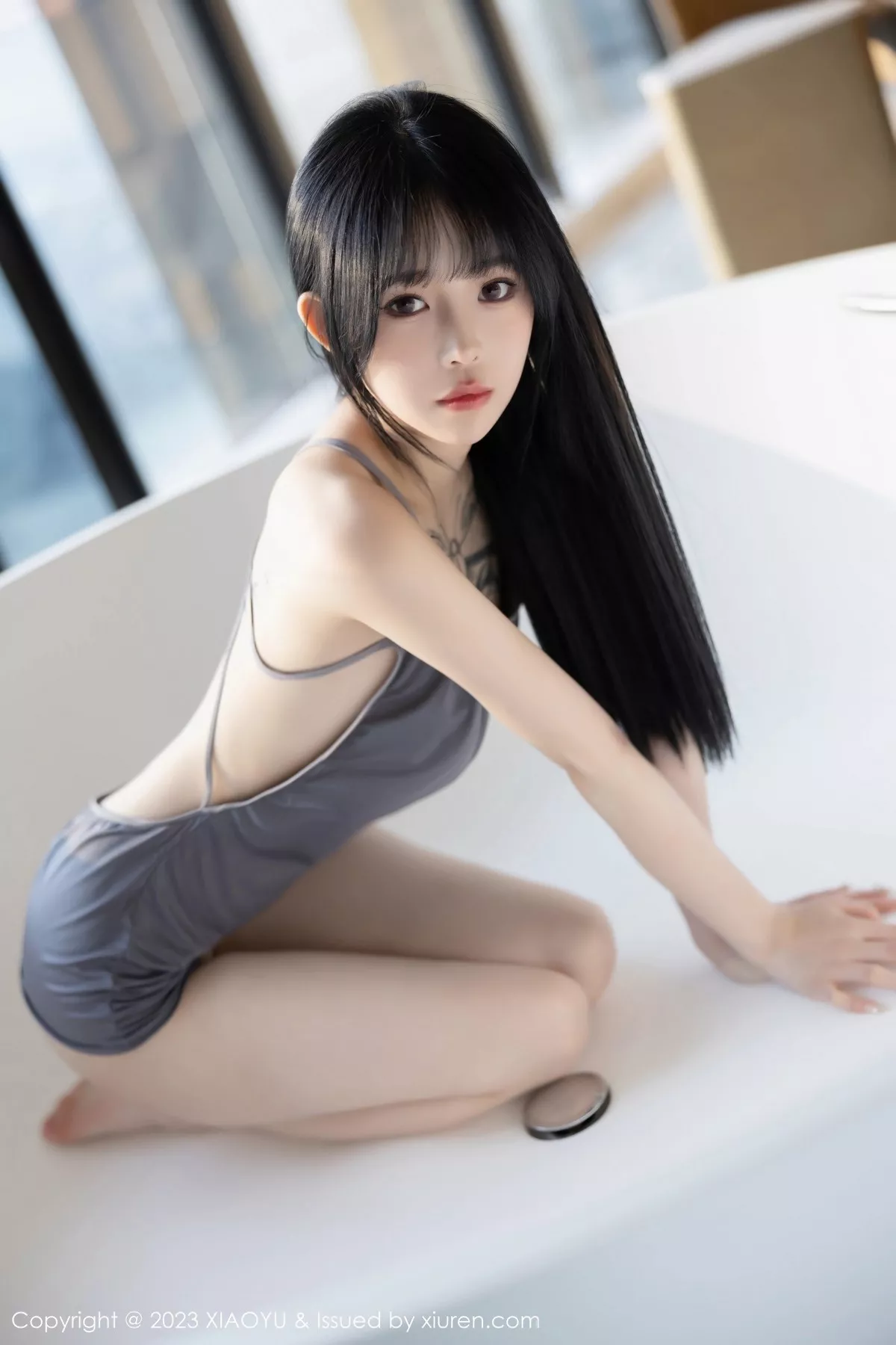 秀人集.com_[XiaoYu画语界]Vol.1037_模特奶瓶私房浴室性感灰色露肩连衣裙秀曼妙身姿迷人诱惑写真87P