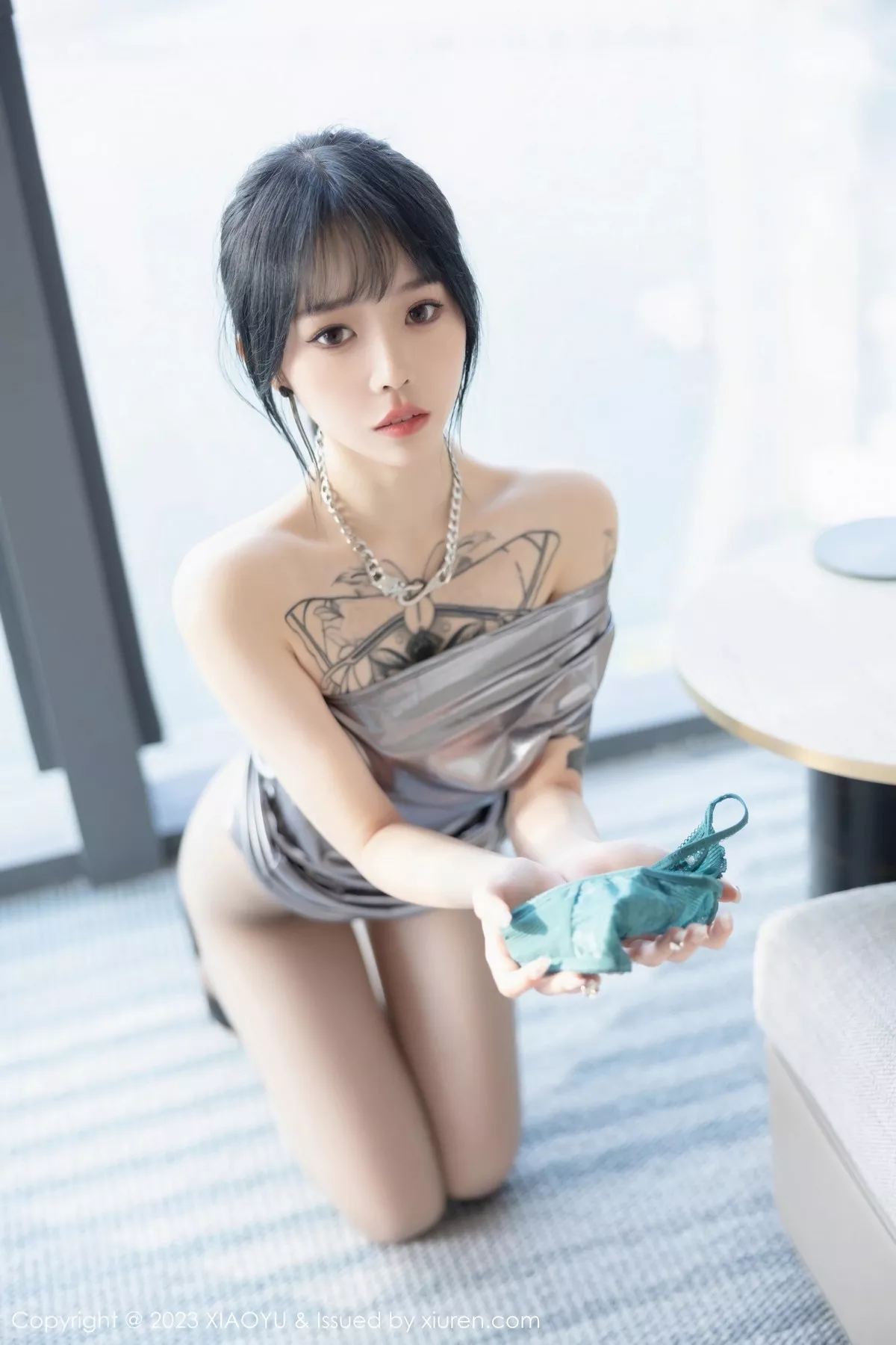 秀人集.com_[XiaoYu画语界]Vol.1037_模特奶瓶私房浴室性感灰色露肩连衣裙秀曼妙身姿迷人诱惑写真87P