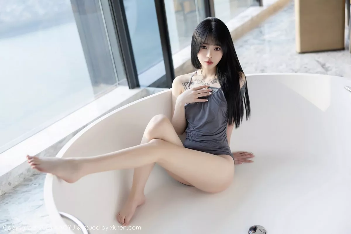 秀人集.com_[XiaoYu画语界]Vol.1037_模特奶瓶私房浴室性感灰色露肩连衣裙秀曼妙身姿迷人诱惑写真87P