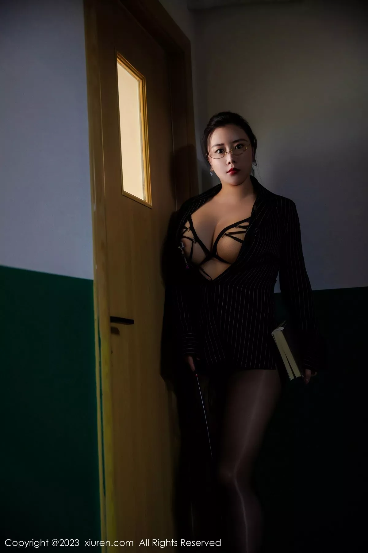 秀人集.com_[XiuRen秀人网]No.6823_模特王婉悠Queen黑色情趣内衣配闪亮黑丝秀惹火身材诱惑写真90P