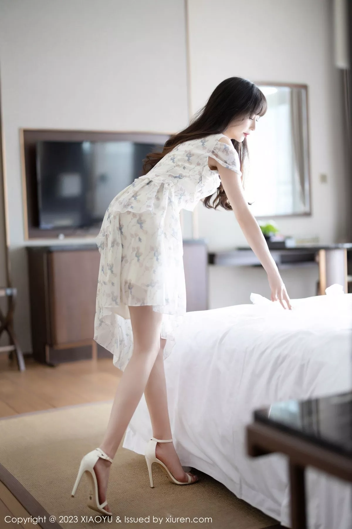 秀人集.com_[XiaoYu画语界]Vol.1058_模特林星阑性感白色薄透婚纱服配白丝吊袜秀曼妙身姿诱惑写真80P
