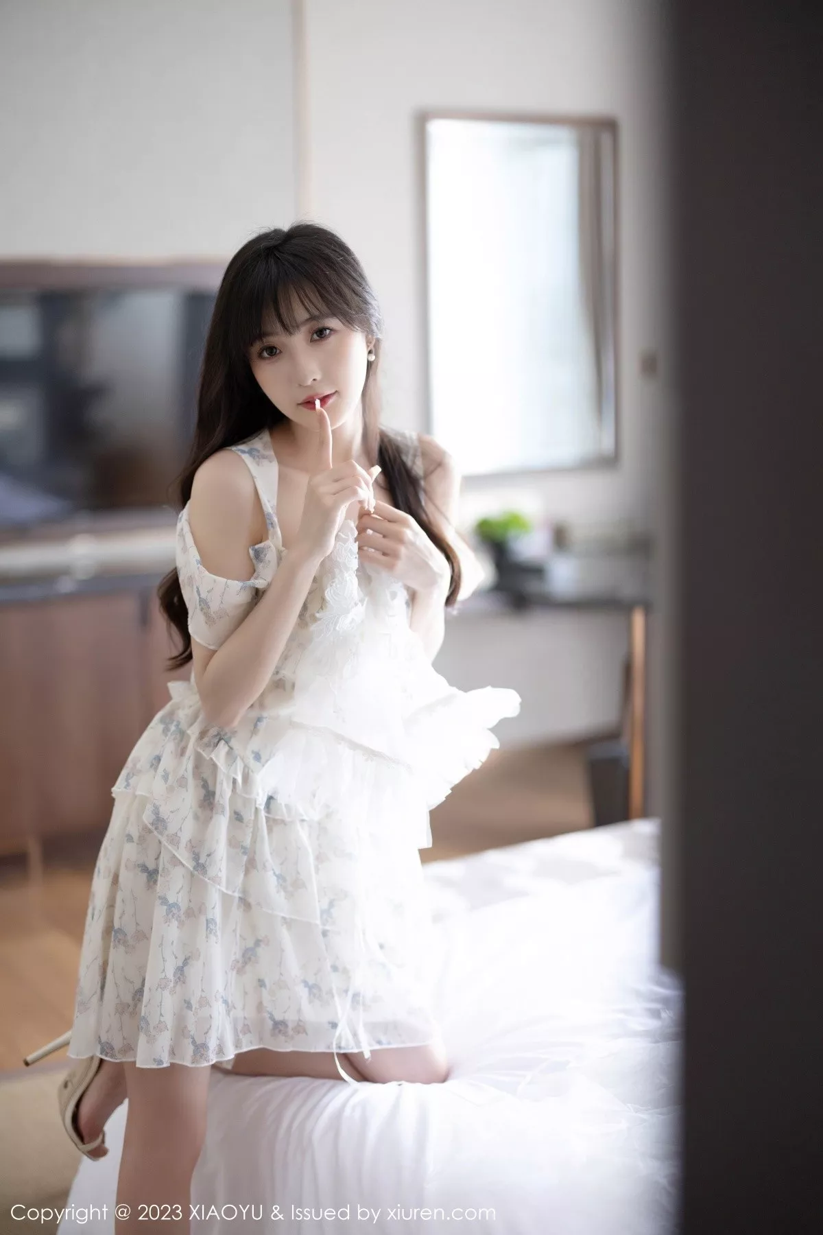 秀人集.com_[XiaoYu画语界]Vol.1058_模特林星阑性感白色薄透婚纱服配白丝吊袜秀曼妙身姿诱惑写真80P