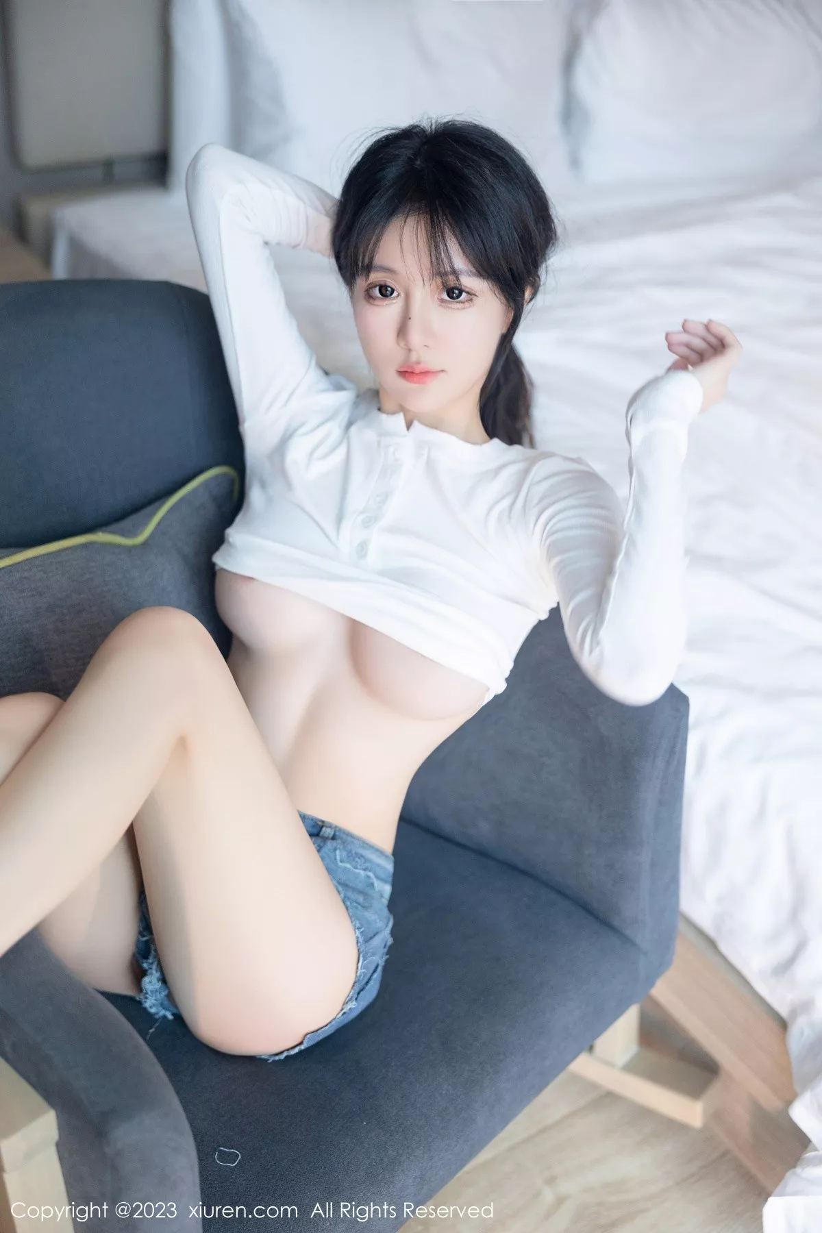 秀人集.com_[XiuRen秀人网]No.7010_模特幼幼性感白色上衣配破烂牛仔短裤秀完美身材撩人诱惑写真88P
