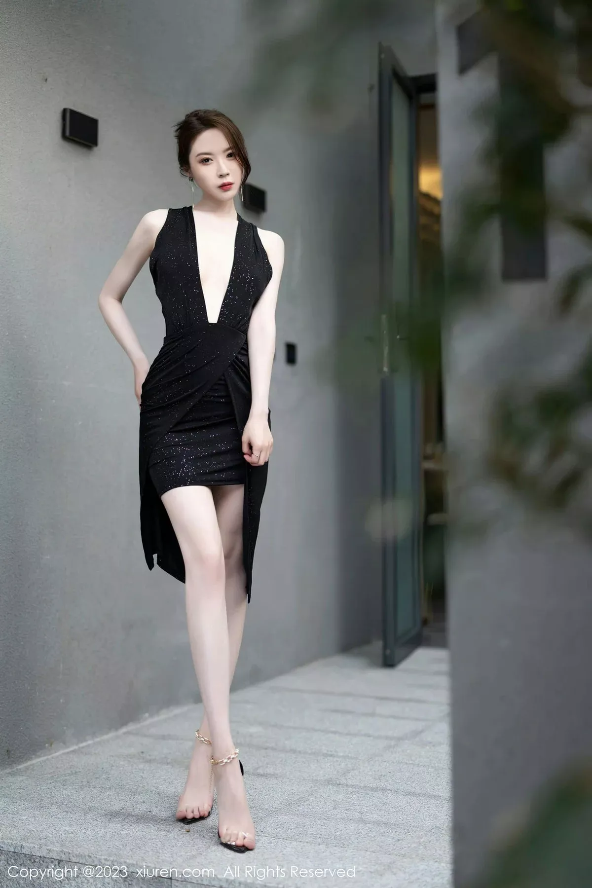 秀人集.com_[XiuRen秀人网]No.7031_模特梦心玥脱黑色长裙露性感白色比基尼服秀曼妙身姿诱惑写真85P