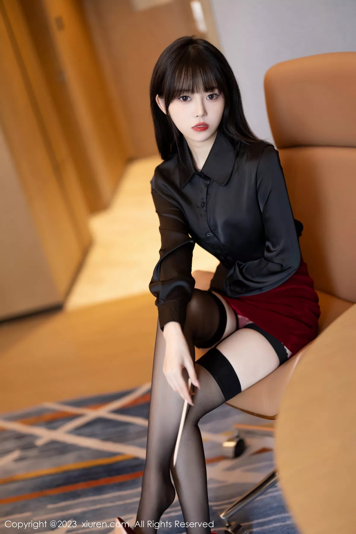 秀人集.com_[XiaoYu画语界]Vol.1063_模特奶瓶黑色衬衫配红色短裙露红色蕾丝内衣黑丝吊袜魅惑写真81P