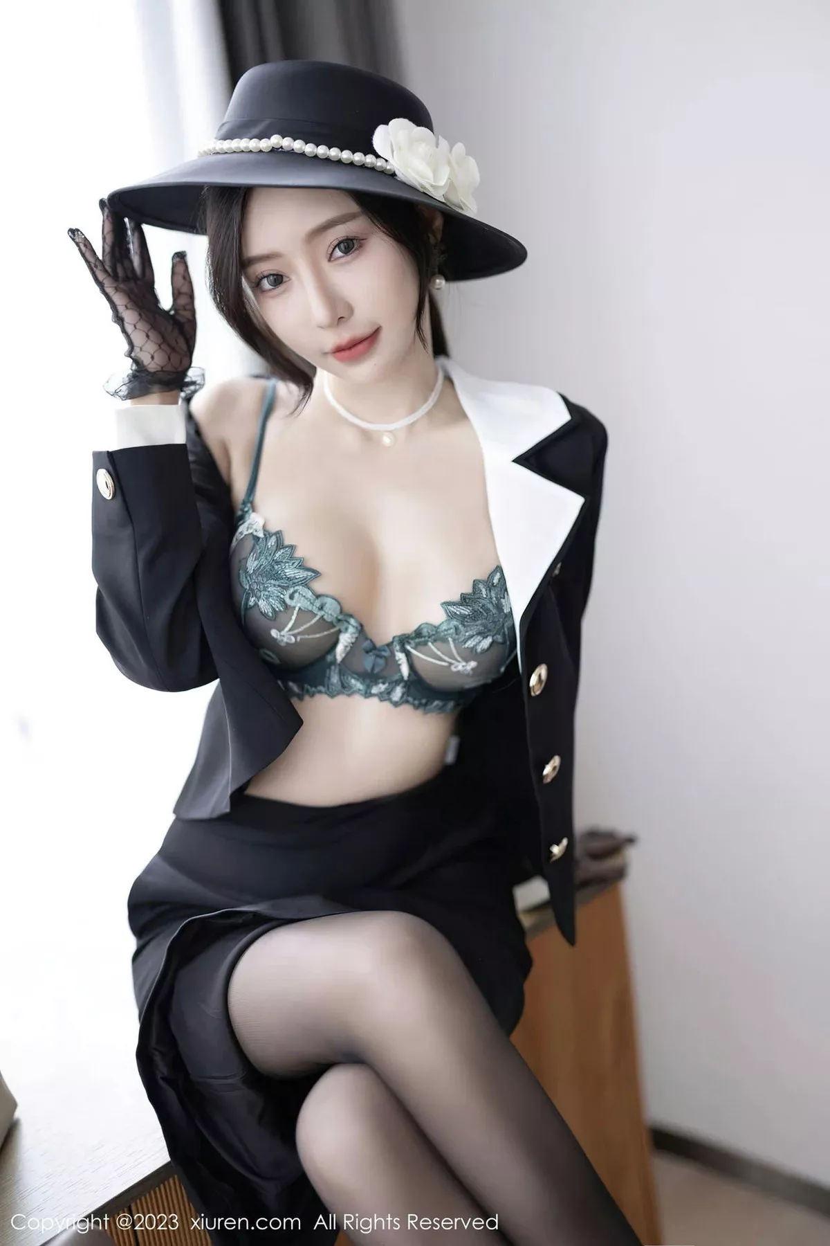 秀人集.com_[XiuRen秀人网]No.7048_女神王馨瑶yanni墨绿色轻透蕾丝内衣配黑丝秀完美身材诱惑写真81P