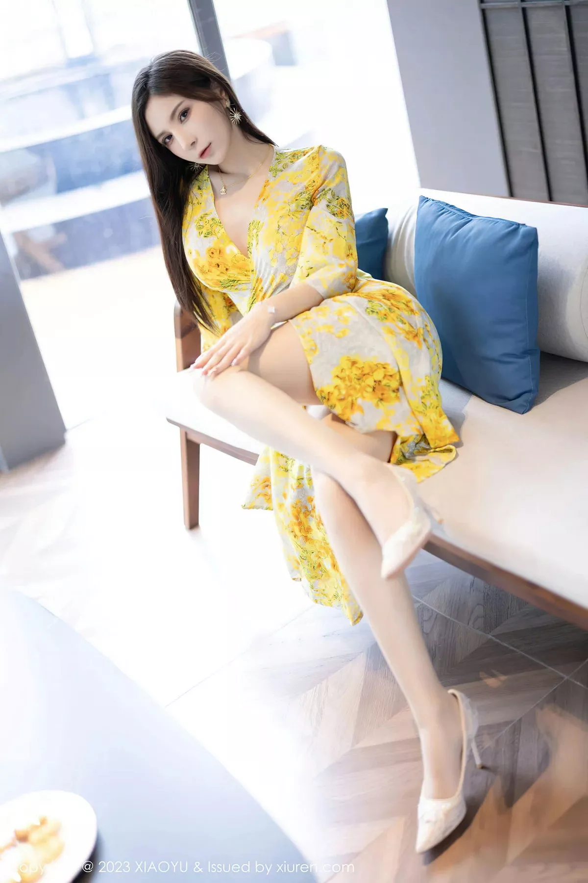 秀人集.com_[XiaoYu画语界]Vol.1066_模特小蛮妖Yummy脱黄色图案连衣长裙露傲人豪乳遮点诱惑写真87P