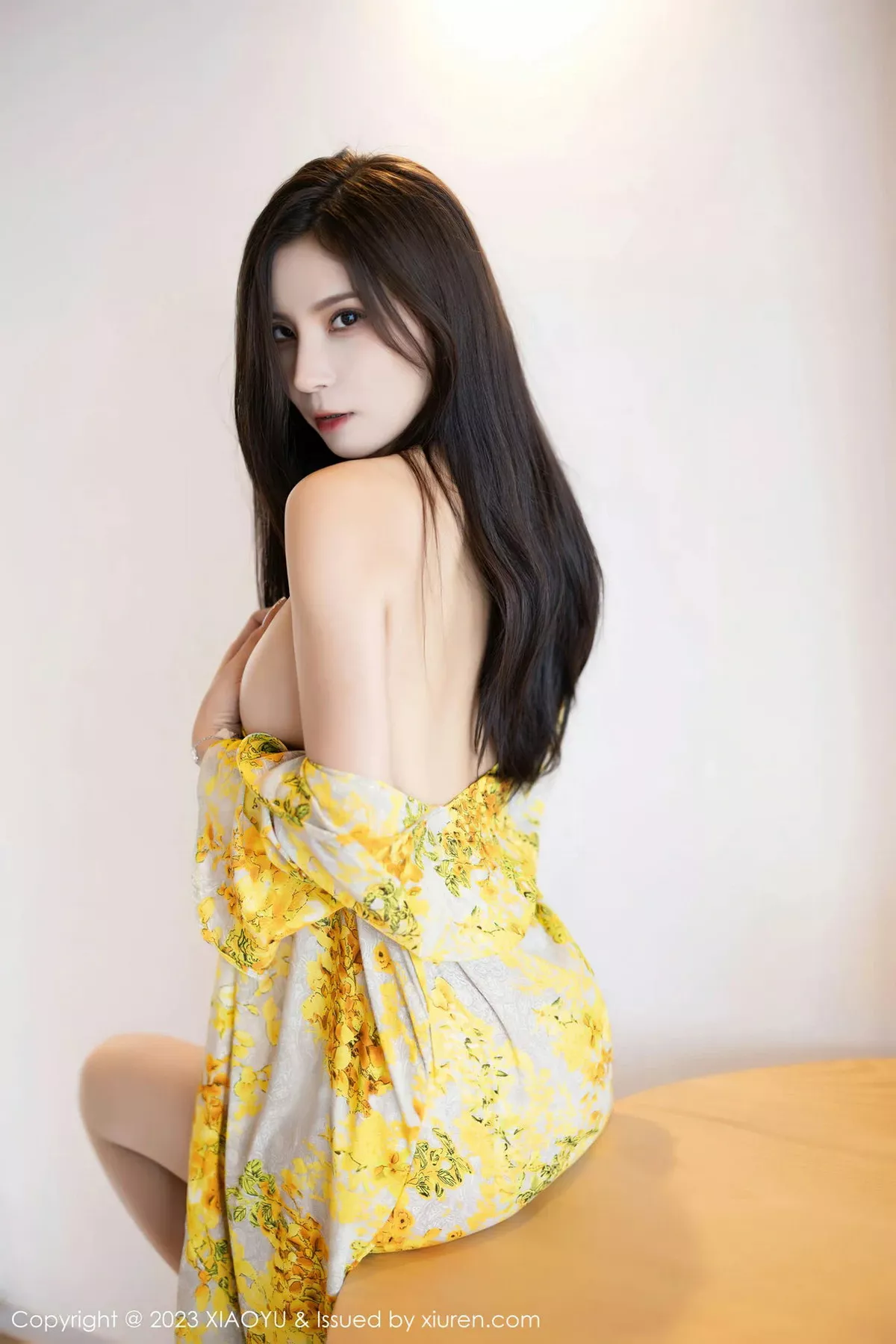 秀人集.com_[XiaoYu画语界]Vol.1066_模特小蛮妖Yummy脱黄色图案连衣长裙露傲人豪乳遮点诱惑写真87P