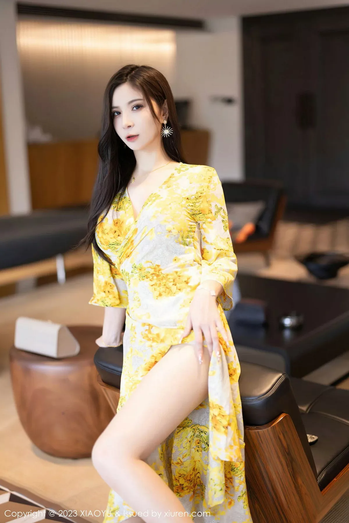 秀人集.com_[XiaoYu画语界]Vol.1066_模特小蛮妖Yummy脱黄色图案连衣长裙露傲人豪乳遮点诱惑写真87P