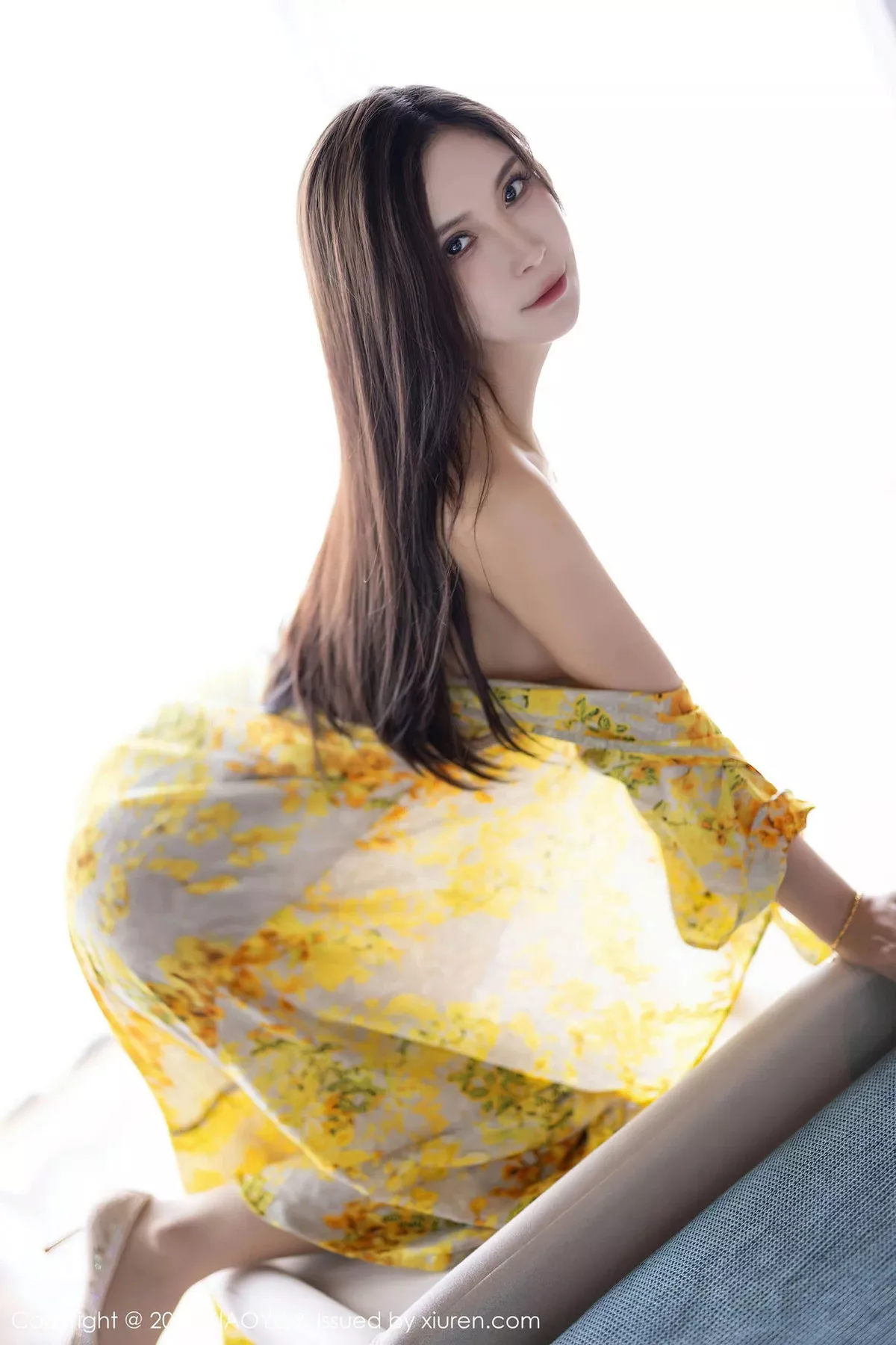 秀人集.com_[XiaoYu画语界]Vol.1066_模特小蛮妖Yummy脱黄色图案连衣长裙露傲人豪乳遮点诱惑写真87P