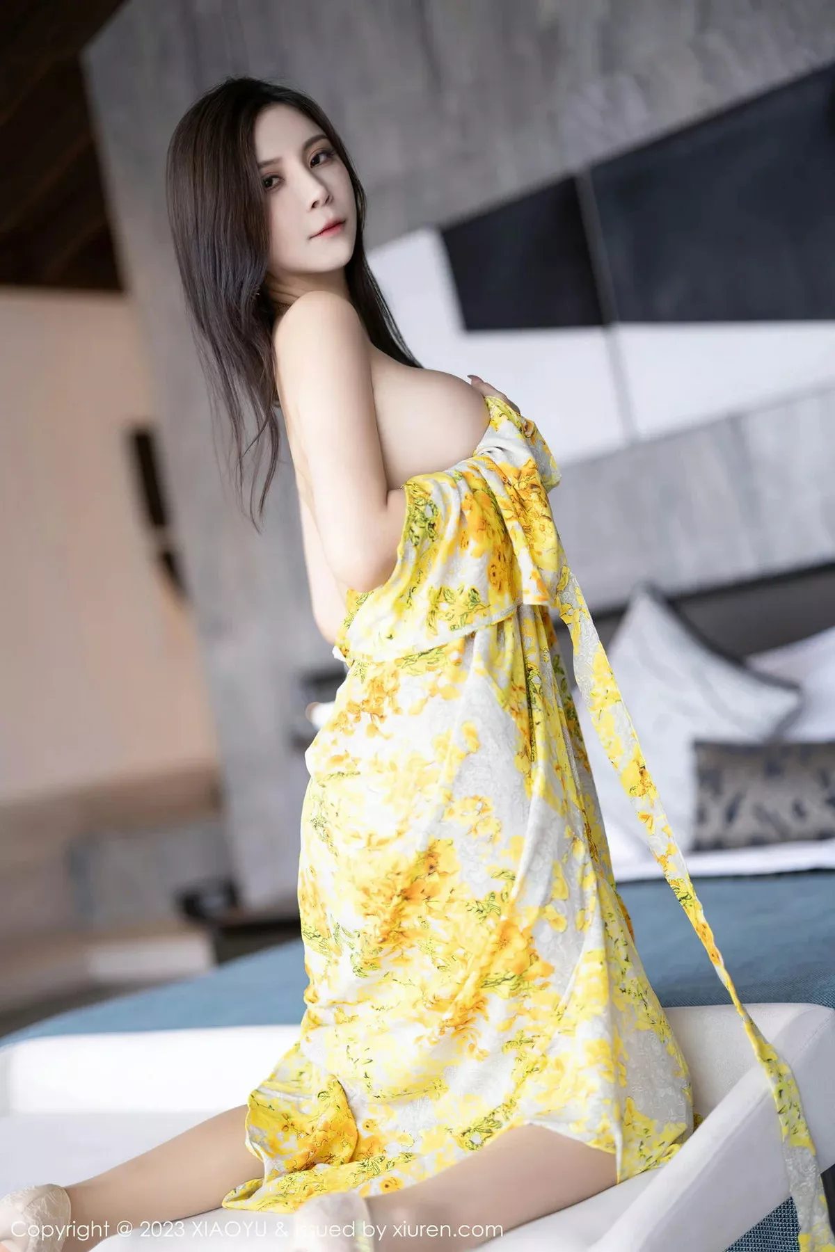 秀人集.com_[XiaoYu画语界]Vol.1066_模特小蛮妖Yummy脱黄色图案连衣长裙露傲人豪乳遮点诱惑写真87P
