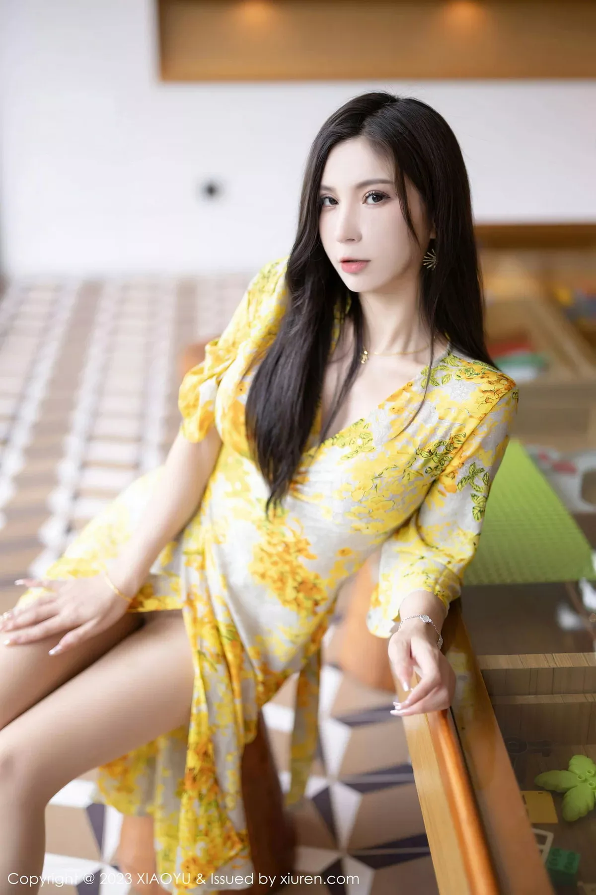 秀人集.com_[XiaoYu画语界]Vol.1066_模特小蛮妖Yummy脱黄色图案连衣长裙露傲人豪乳遮点诱惑写真87P
