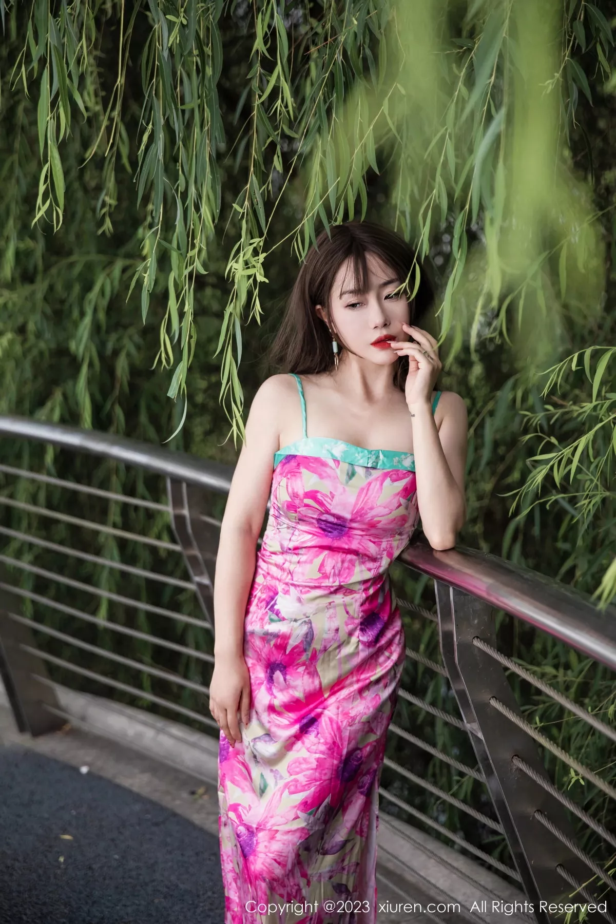 秀人集.com_[XiuRen秀人网]No.7065_模特严利娅Yuliya性感网红情人裙露浅灰蕾丝内衣撩人诱惑写真75P