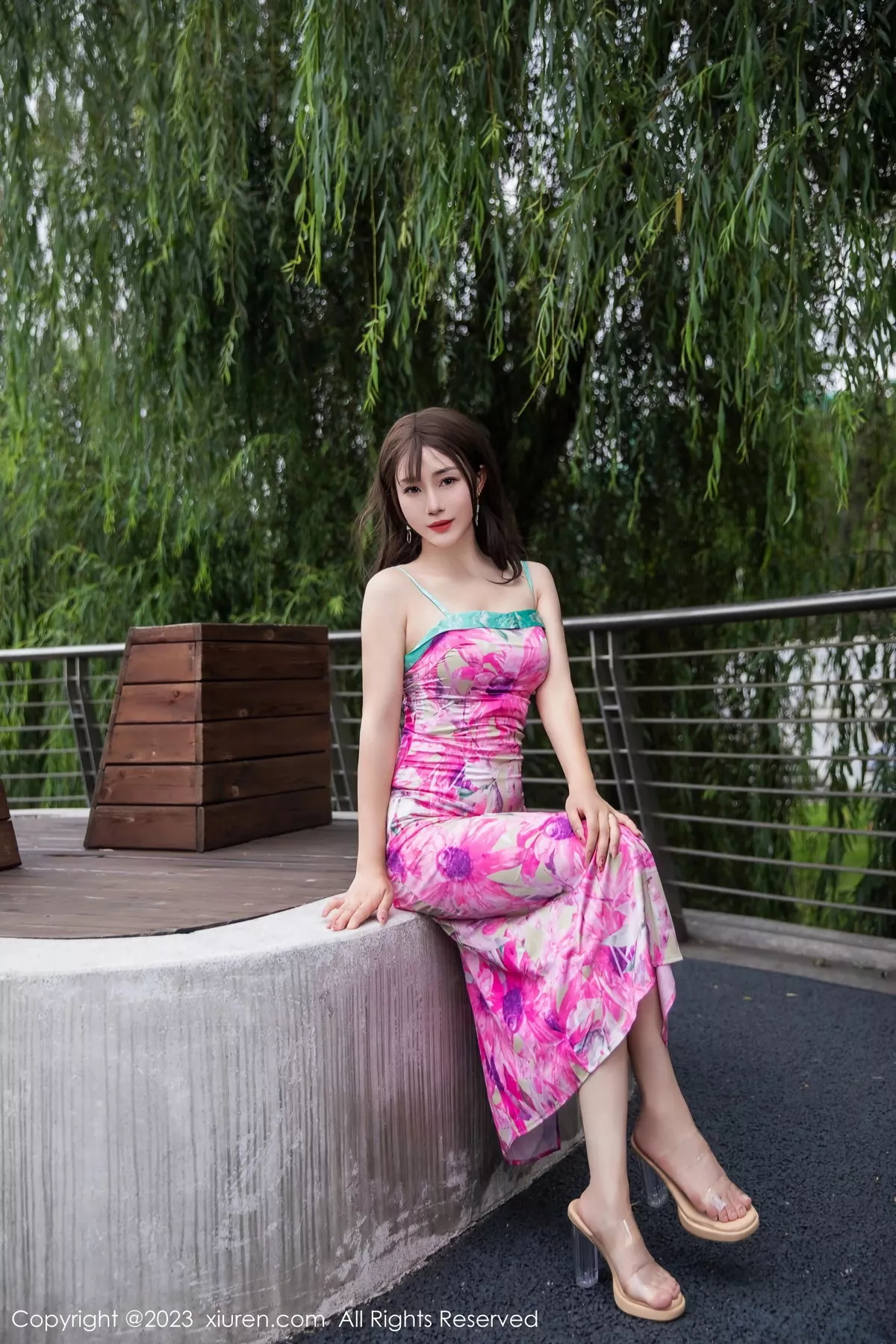 秀人集.com_[XiuRen秀人网]No.7065_模特严利娅Yuliya性感网红情人裙露浅灰蕾丝内衣撩人诱惑写真75P