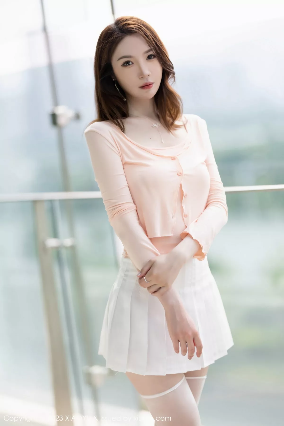秀人集.com_[XiaoYu画语界]Vol.1069_模特梦心玥粉色上衣配白短裙露白丝袜秀高挑曼妙身姿诱惑写真85P