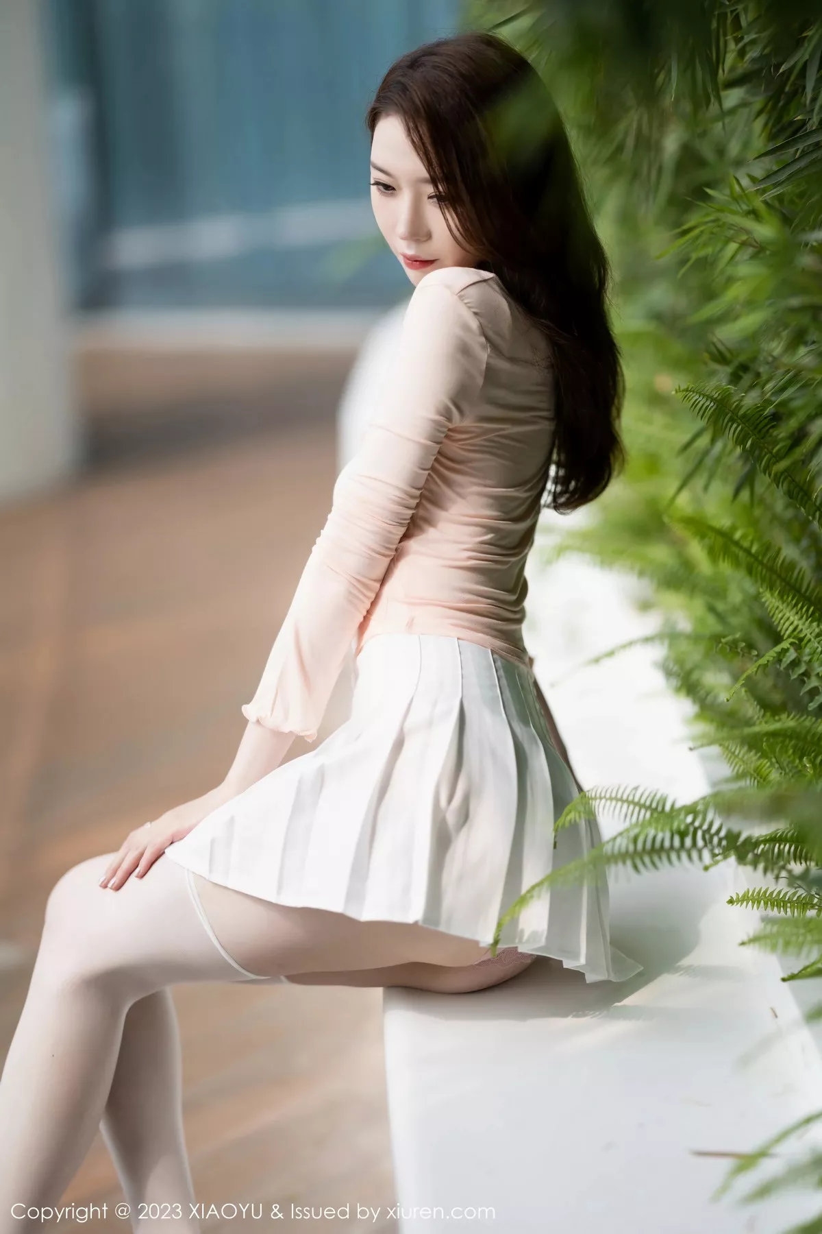 秀人集.com_[XiaoYu画语界]Vol.1069_模特梦心玥粉色上衣配白短裙露白丝袜秀高挑曼妙身姿诱惑写真85P