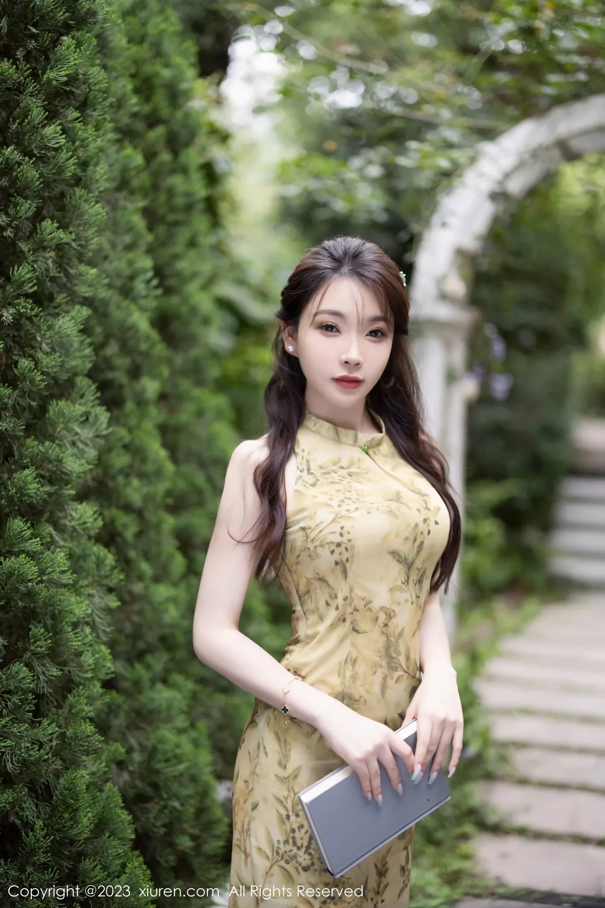 秀人集.com_[XiuRen秀人网]No.7083_女神徐莉芝Booty欧式文艺风墨绿色内衣配黑丝吊袜迷人诱惑写真81P