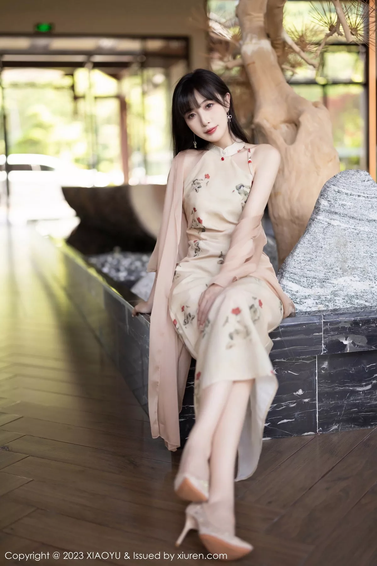 秀人集.com_[XiaoYu画语界]Vol.1071_模特林星阑性感浅色薄纱服饰+蓝杏色旗袍服秀曼妙身姿诱惑写真93P