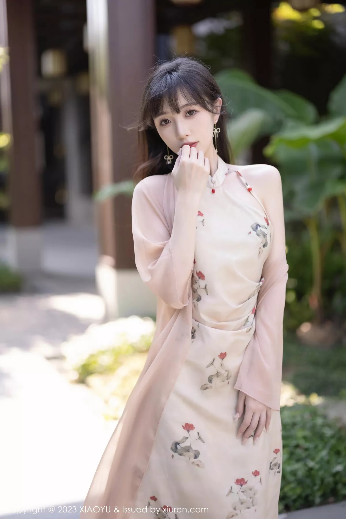 秀人集.com_[XiaoYu画语界]Vol.1071_模特林星阑性感浅色薄纱服饰+蓝杏色旗袍服秀曼妙身姿诱惑写真93P