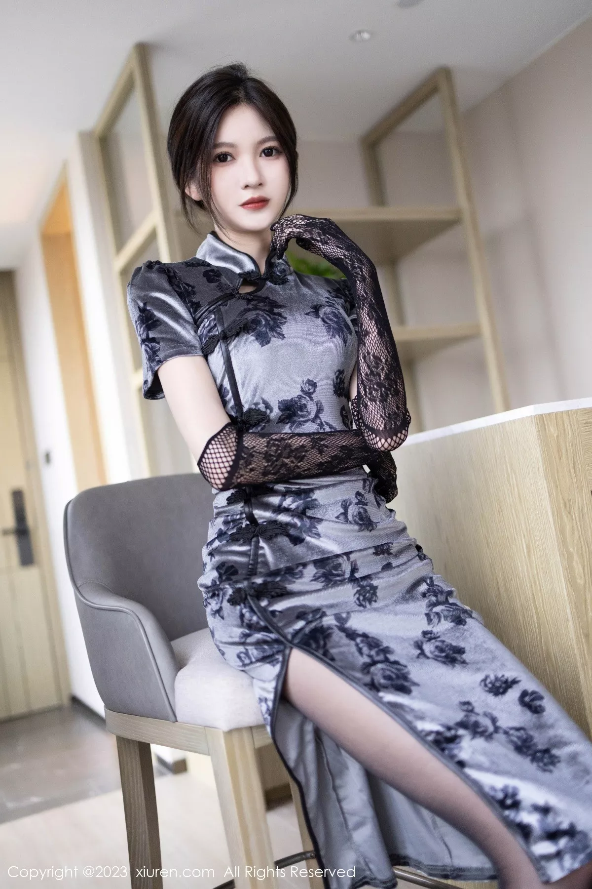 秀人集.com_[XiuRen秀人网]No.7089_模特程程程黑色旗袍露黑色蕾丝内衣+性感红色吊裙迷人诱惑写真85P