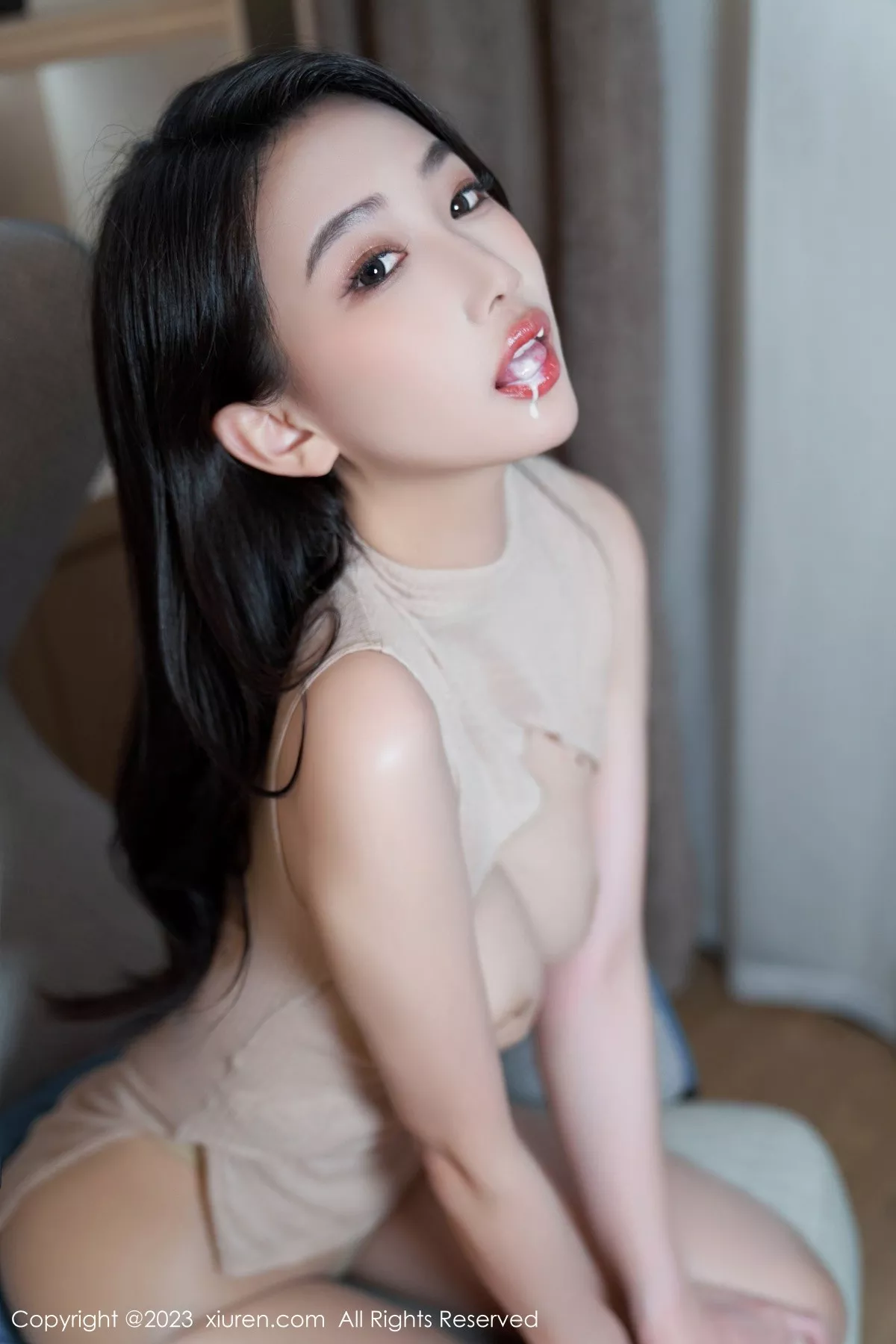 秀人集.com_[XiuRen秀人网]No.6947_模特沈青黛性感浅色服配超薄无内肉丝露豪乳遮点极致诱惑写真95P