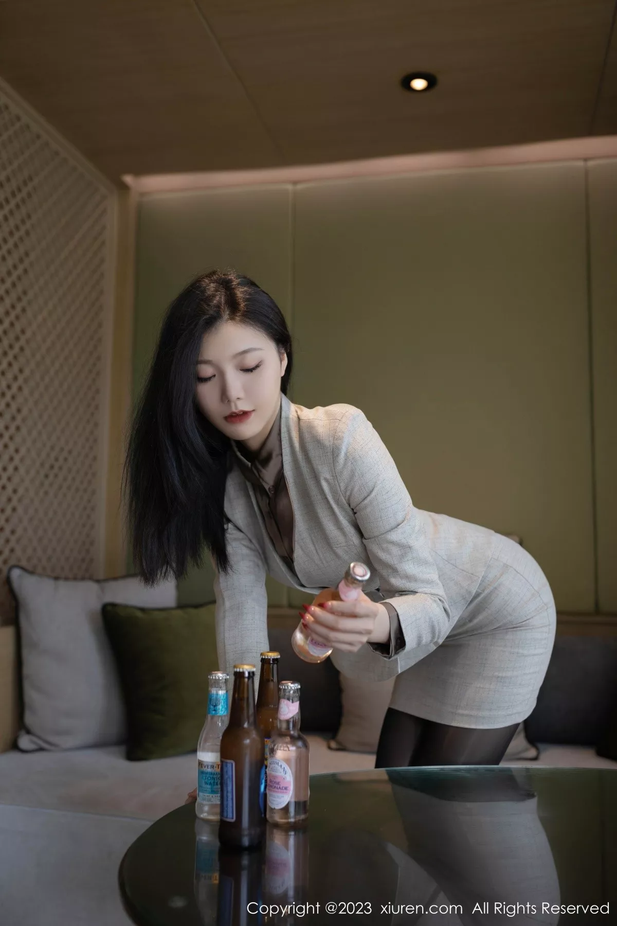 秀人集.com_[XiuRen秀人网]No.6951_模特安然anran灰色职业Ol装露红色蕾丝内衣秀曼妙身姿诱惑写真79P
