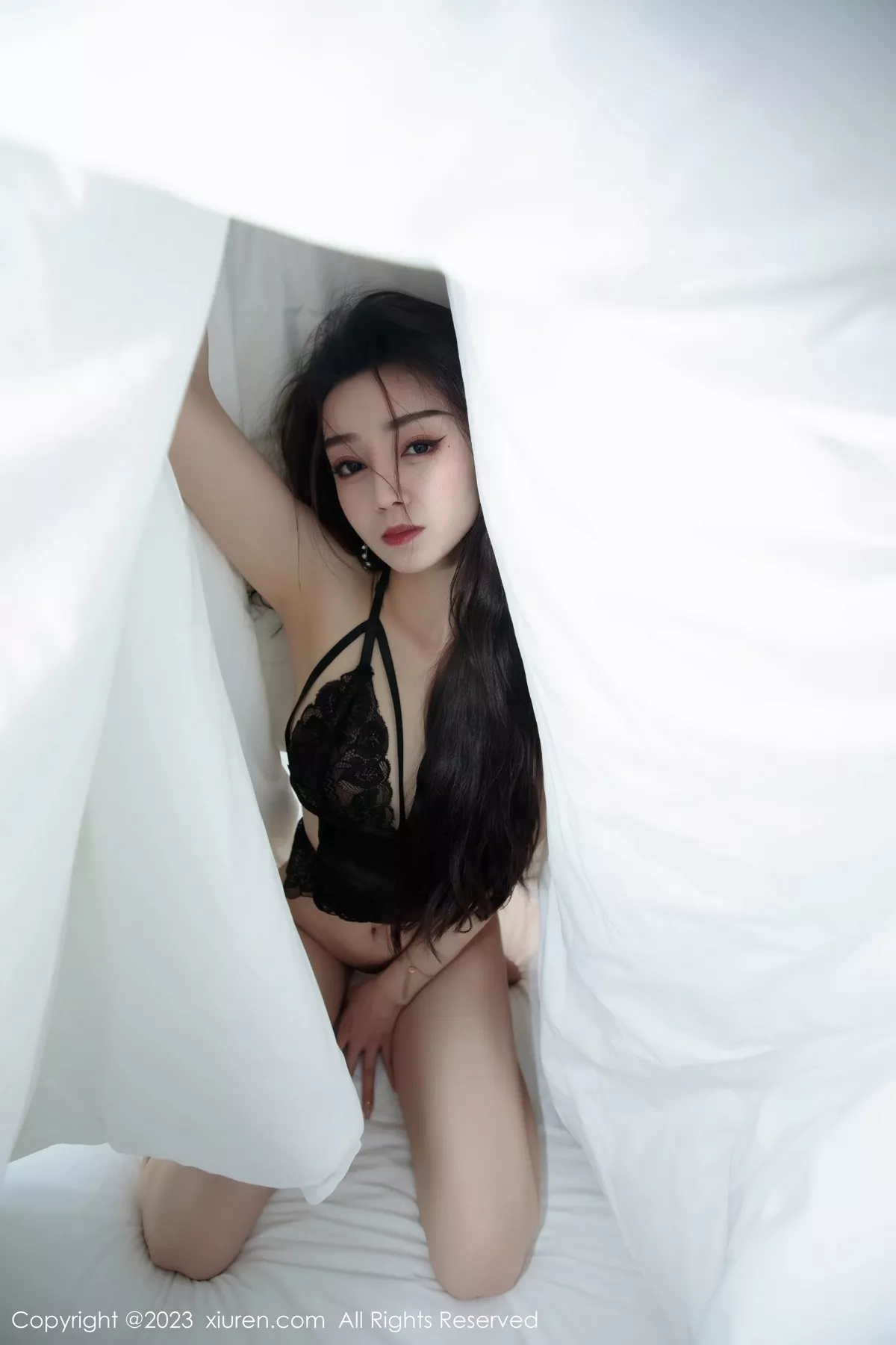 秀人集.com_[XiuRen秀人网]No.6955_模特苏曼兮脱黑色吊带裙露性感黑色蕾丝情趣内衣迷人诱惑写真70P