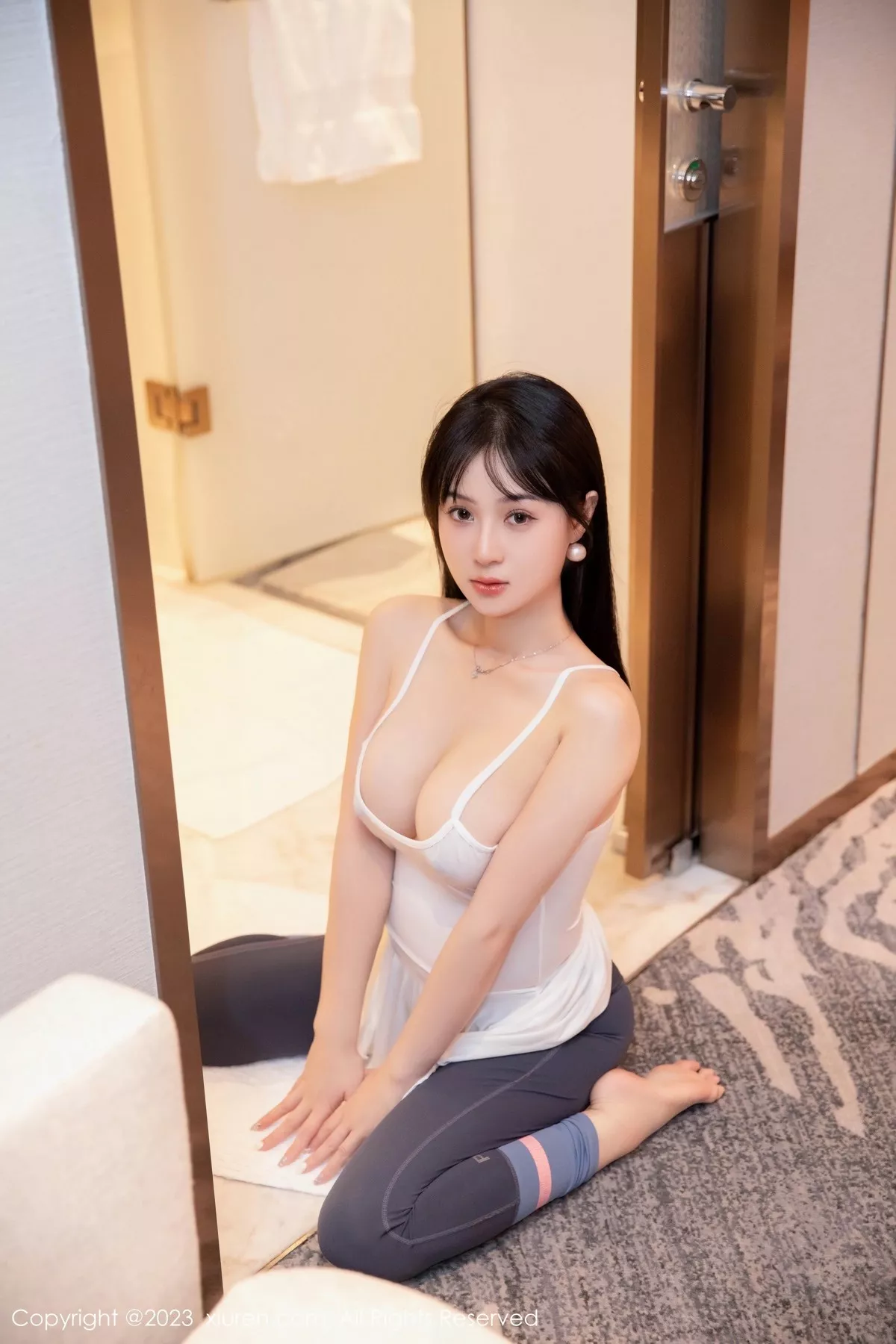 秀人集.com_[XiuRen秀人网]No.6968_模特柚琪Rich浴室场景性感白色轻透吊带服秀丰满身材诱惑写真83P