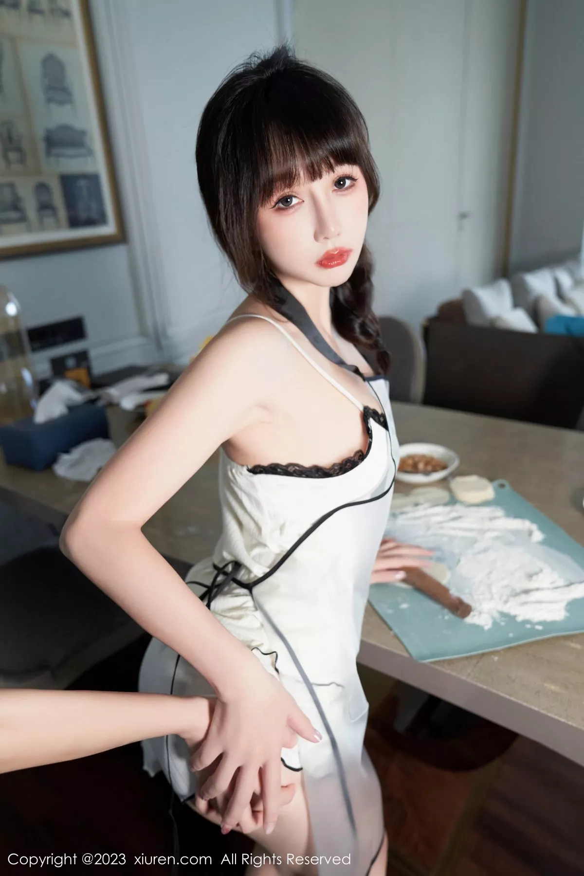 秀人集.com_[XiuRen秀人网]No.6975_模特波巧酱女友早餐主题性感白色吊带睡裙秀完美身材诱惑写真106P