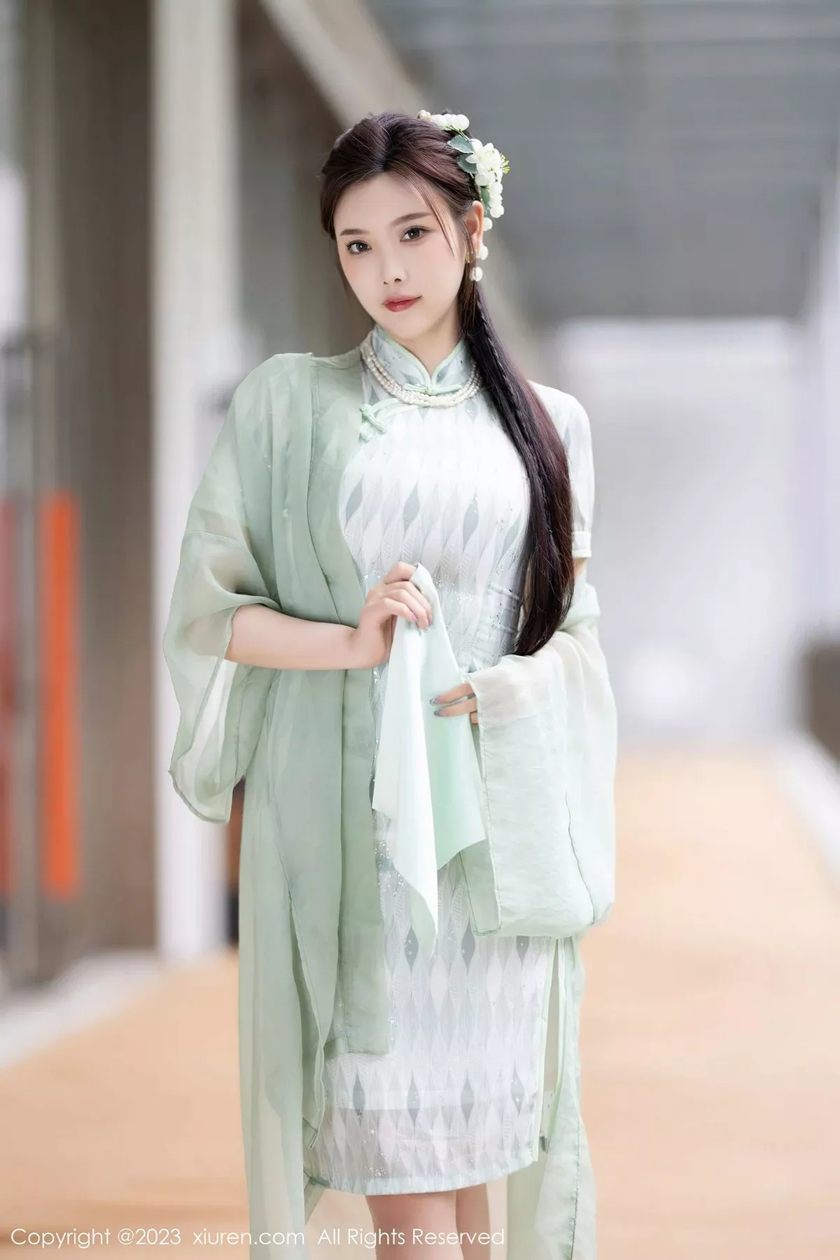 秀人集.com_[XiuRen秀人网]No.6983_女神杨晨晨Yome性感淡绿旗袍服配原色丝袜秀丰腴身材诱惑写真84P
