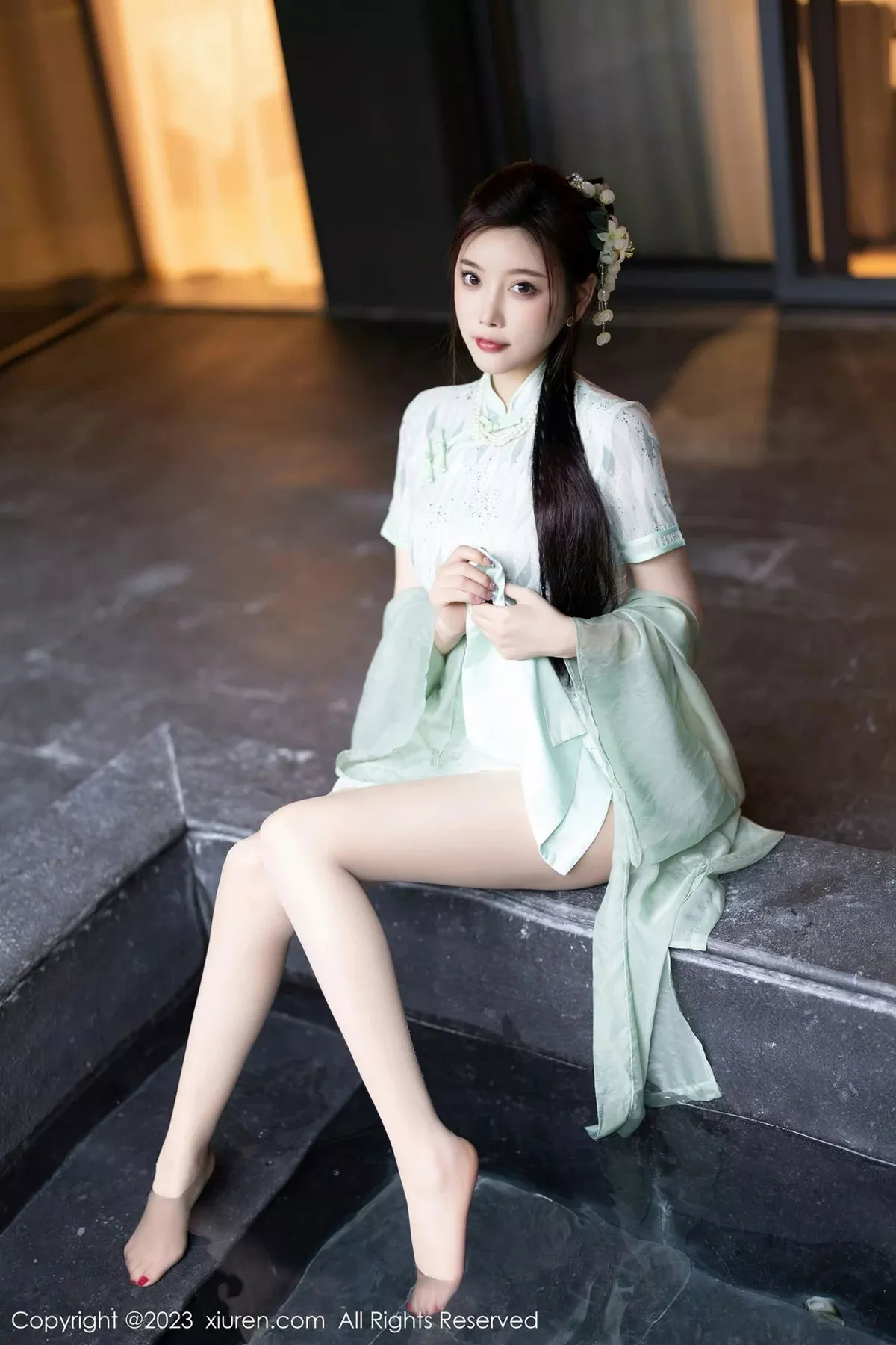 秀人集.com_[XiuRen秀人网]No.6983_女神杨晨晨Yome性感淡绿旗袍服配原色丝袜秀丰腴身材诱惑写真84P