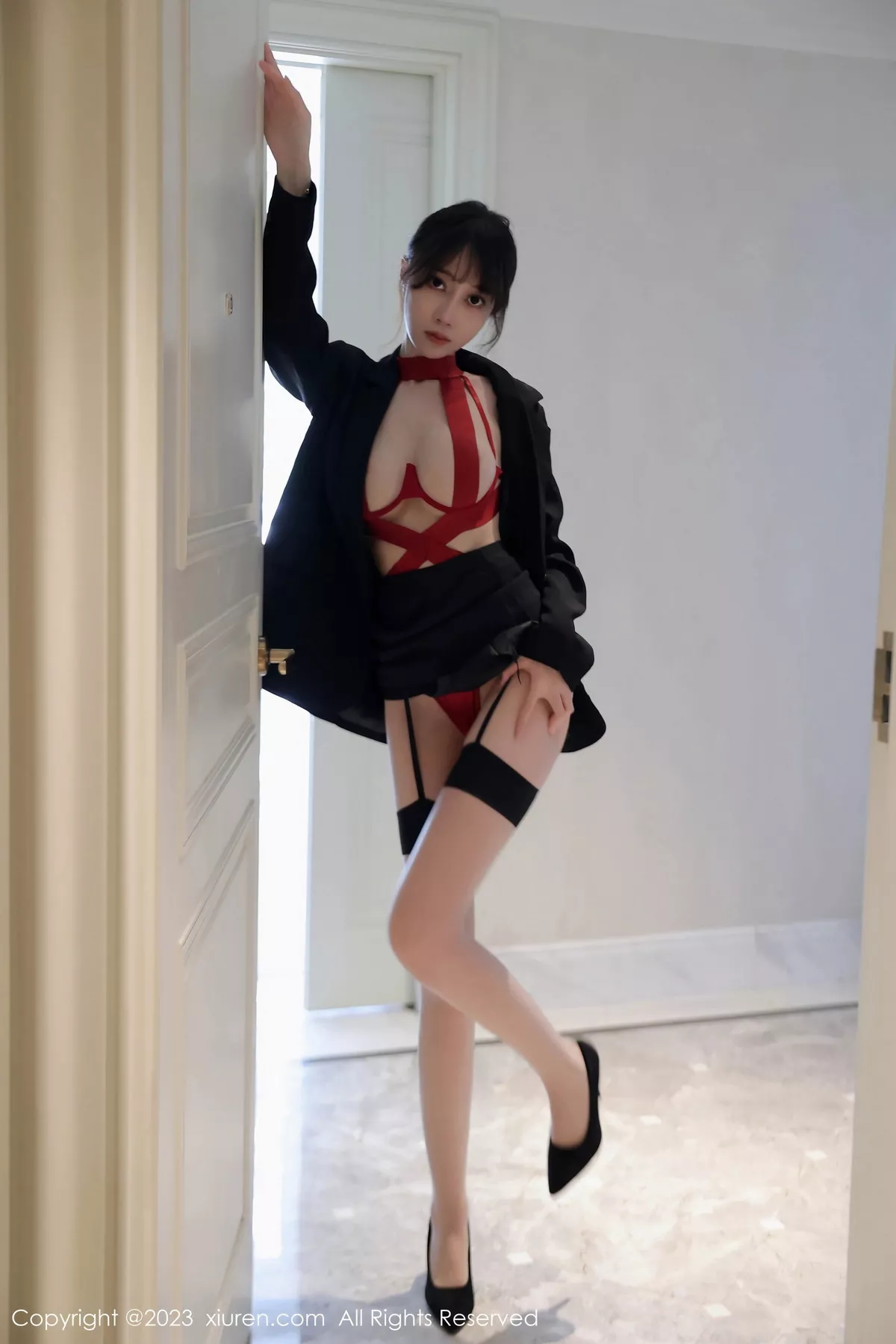 秀人集.com_[XiuRen秀人网]No.7102_模特玥儿玥er脱深色西服露性感红色情趣服配黑丝吊袜诱惑写真63P