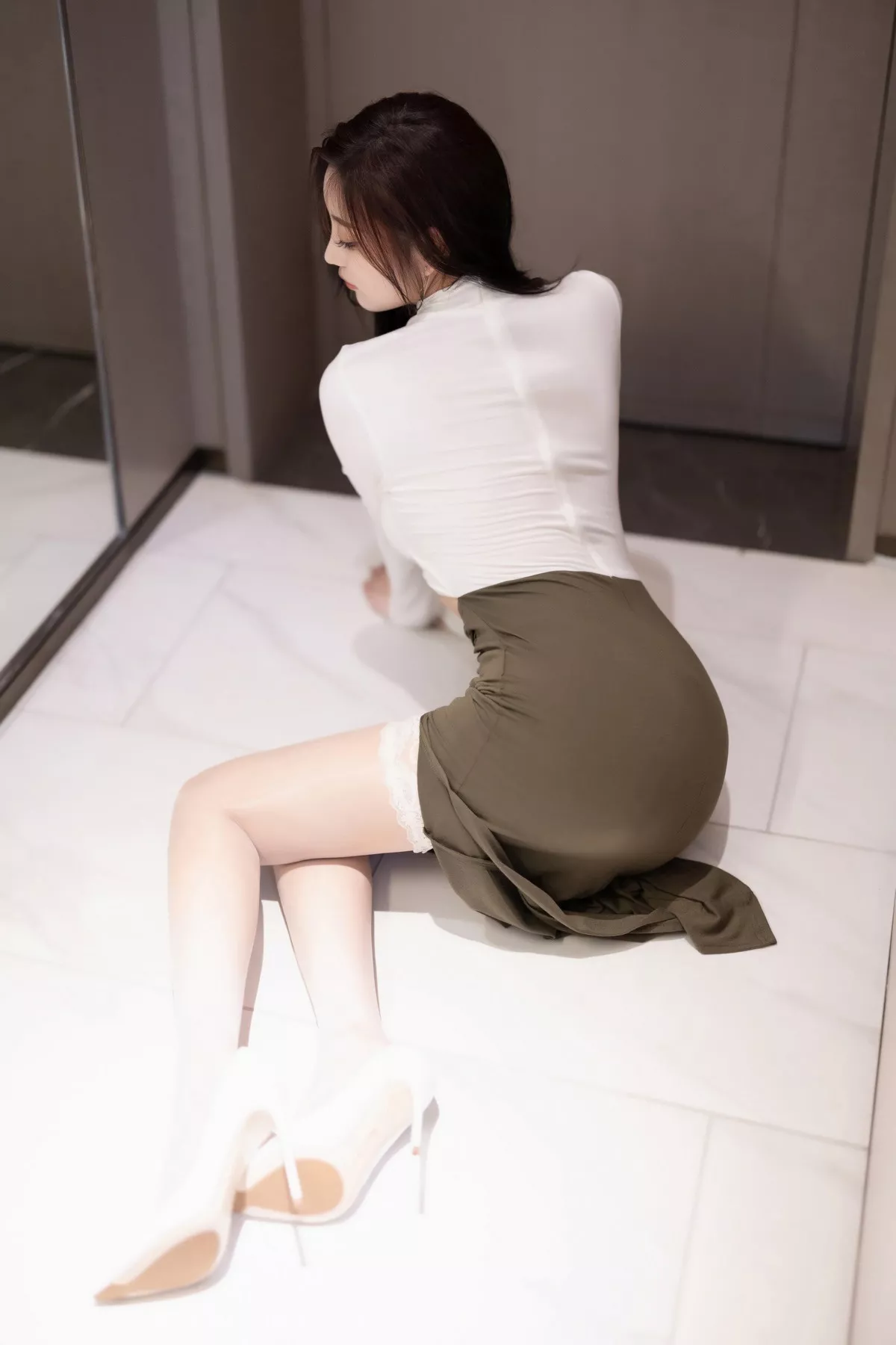 秀人集.com_[XiaoYu画语界]Vol.1080_女神杨晨晨Yome性感白色上衣露黑色薄纱轻透情趣内衣诱惑写真85P