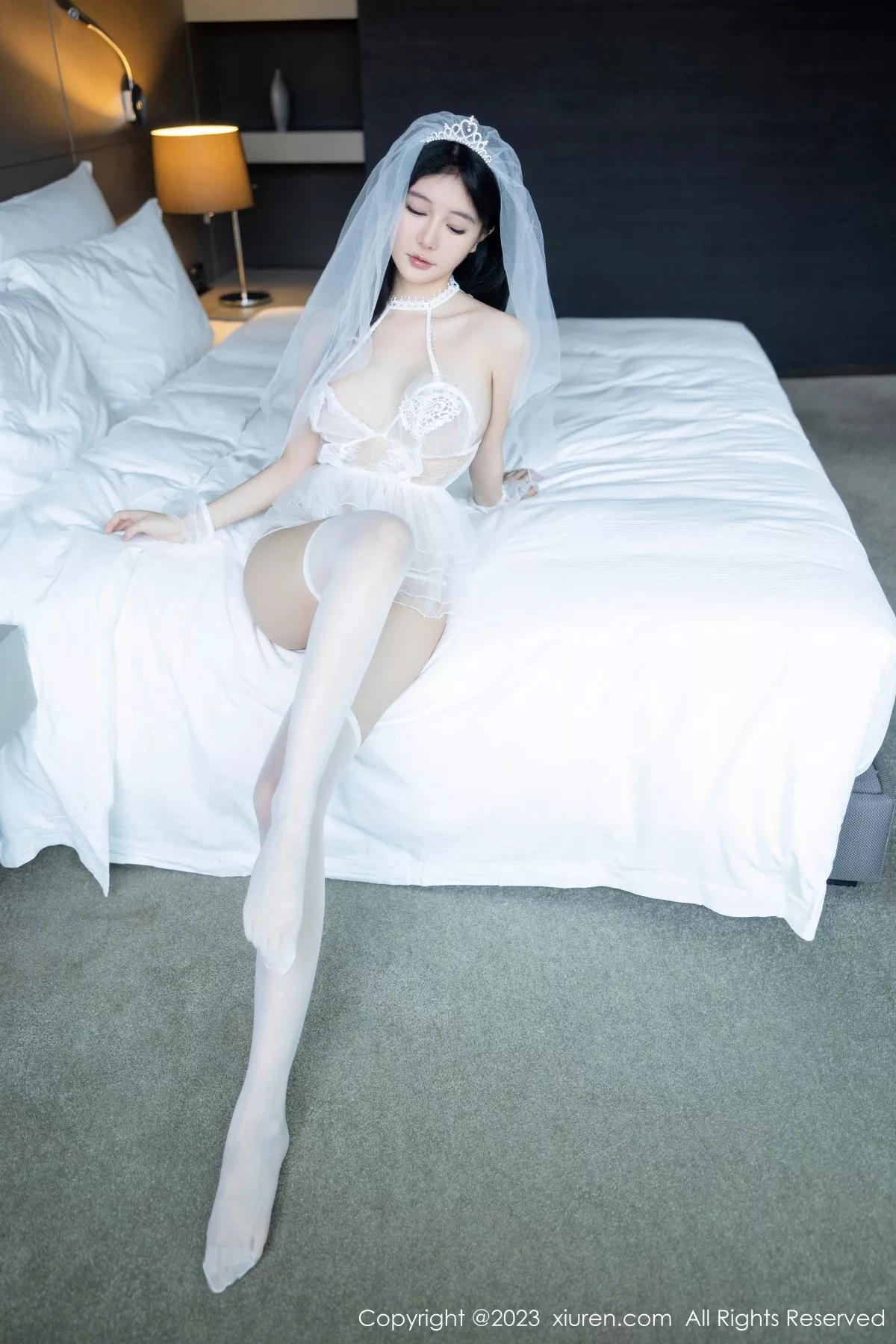 秀人集.com_[XiuRen秀人网]No.7165_模特幼幼性感白色情趣婚纱服饰配白色丝袜秀完美身材诱惑写真89P