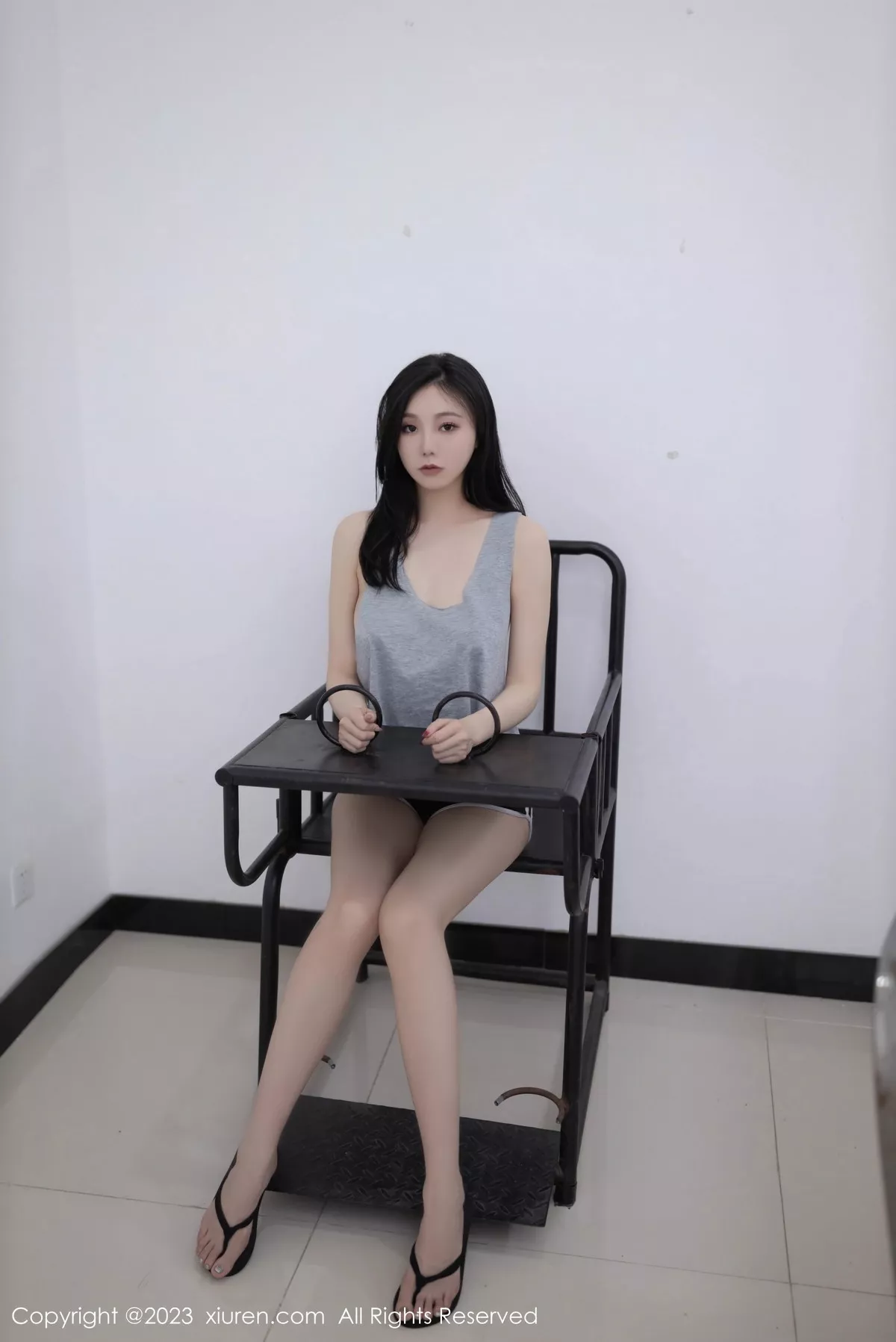 秀人集.com_[XiuRen秀人网]No.7170_模特安然anran女子审问室主题灰色上衣配黑色短裤完美诱惑写真79P