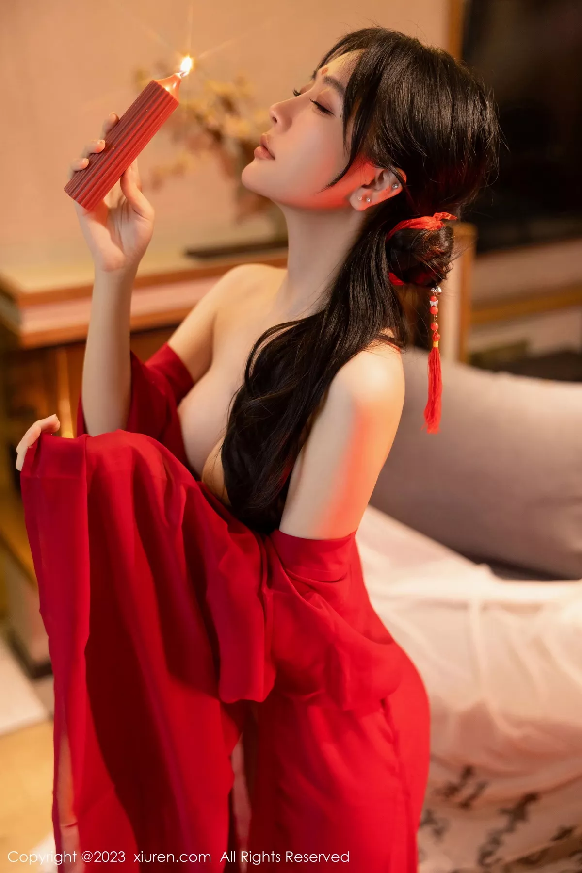 秀人集.com_[XiuRen秀人网]No.7192_模特幼幼私房古风场景性感红色古装服半脱秀完美身材诱惑写真92P
