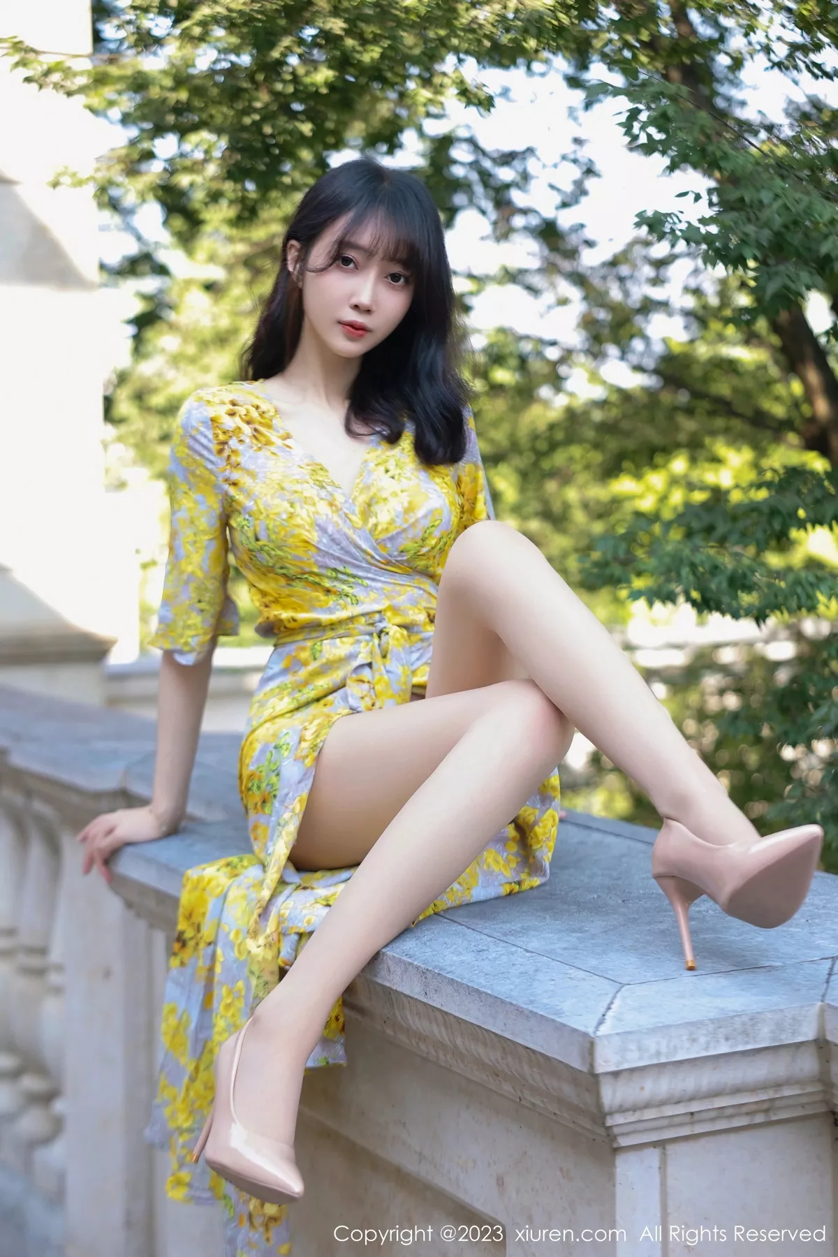 秀人集.com_[XiuRen秀人网]No.7186_模特玥儿玥er性感黄色花纹长裙露粉色内衣配开档肉丝诱惑写真71P