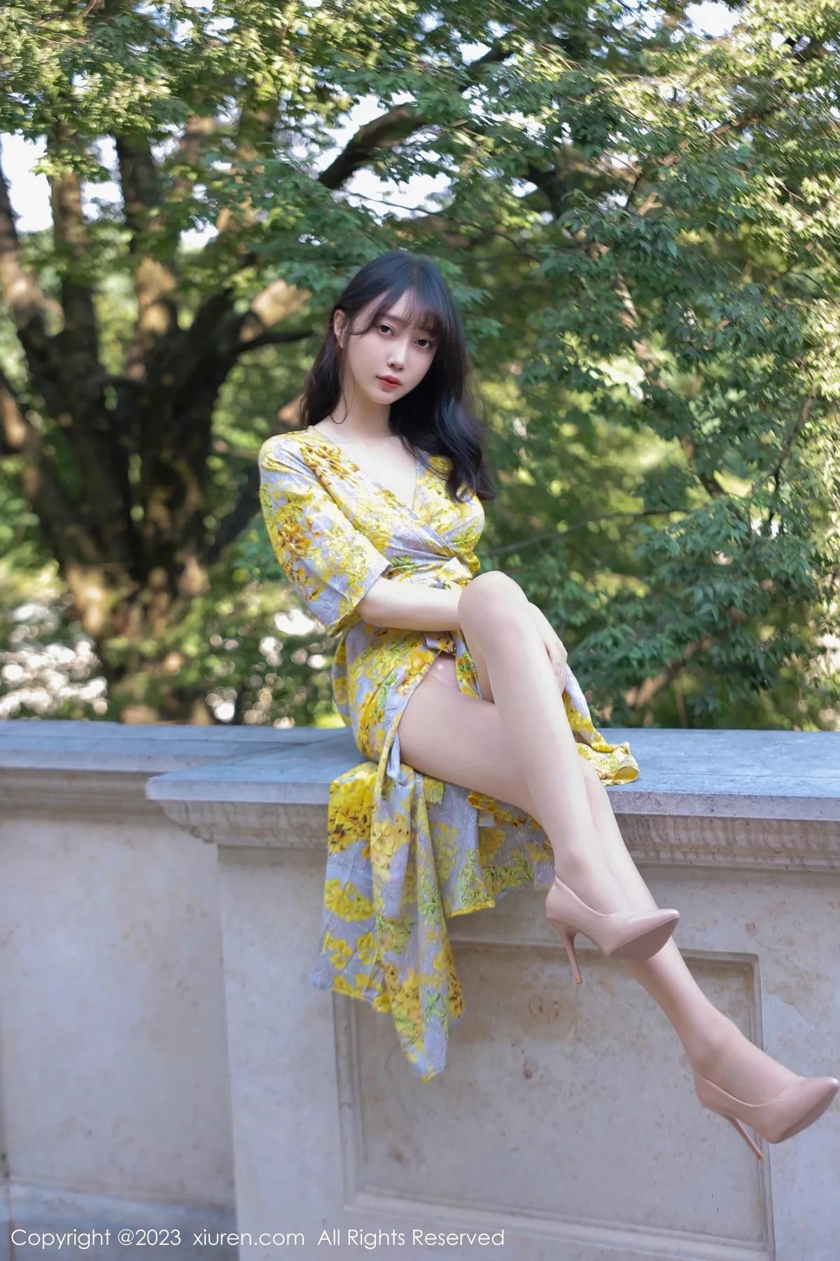 秀人集.com_[XiuRen秀人网]No.7186_模特玥儿玥er性感黄色花纹长裙露粉色内衣配开档肉丝诱惑写真71P