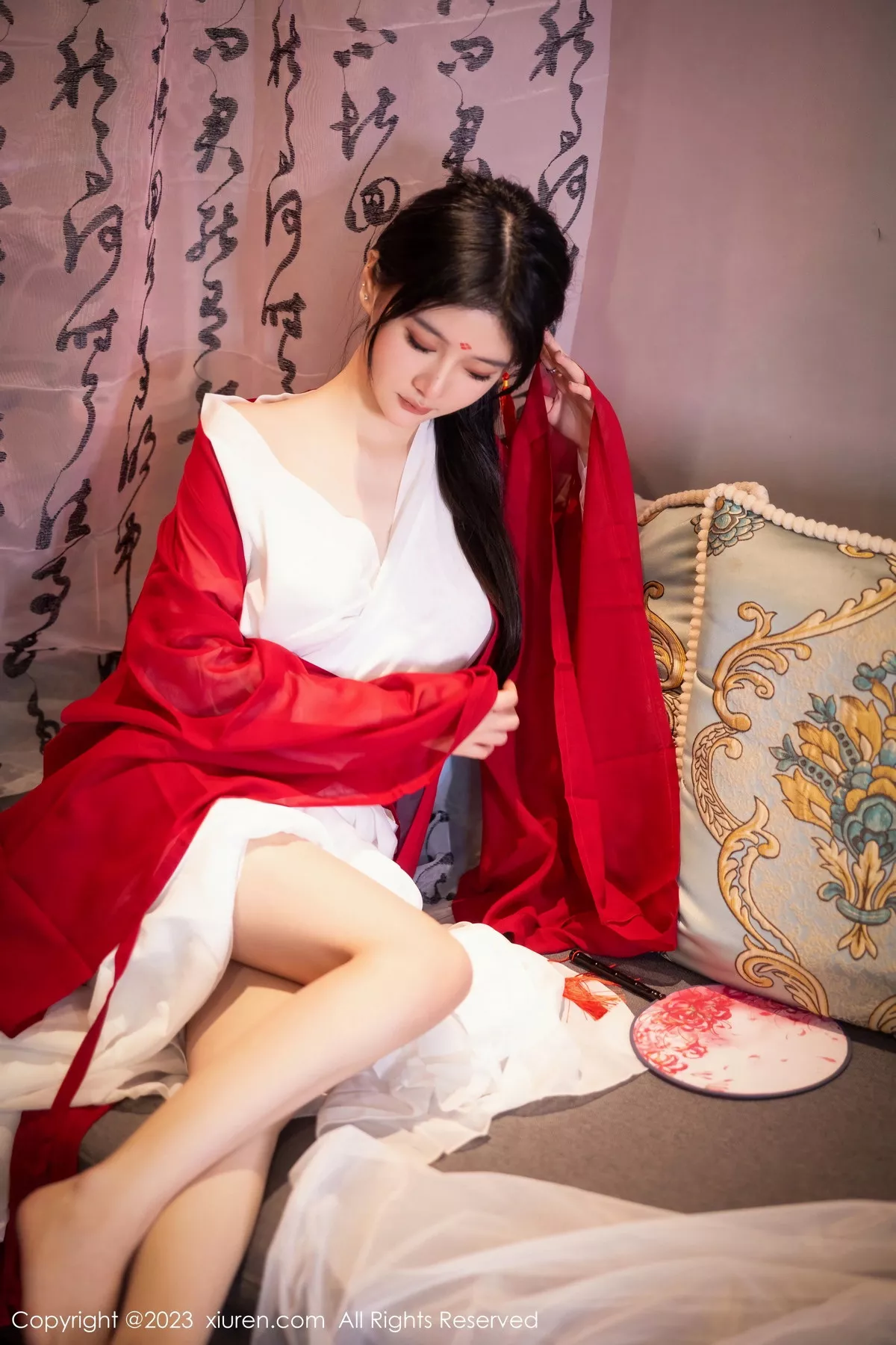 秀人集.com_[XiuRen秀人网]No.7192_模特幼幼私房古风场景性感红色古装服半脱秀完美身材诱惑写真92P