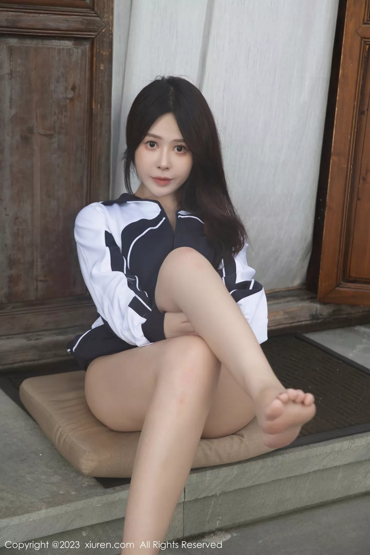 秀人集.com_[XiuRen秀人网]No.7195_女神Evelyn艾莉性感蓝色运动上衣露黑色情趣内衣惹火诱惑写真69P