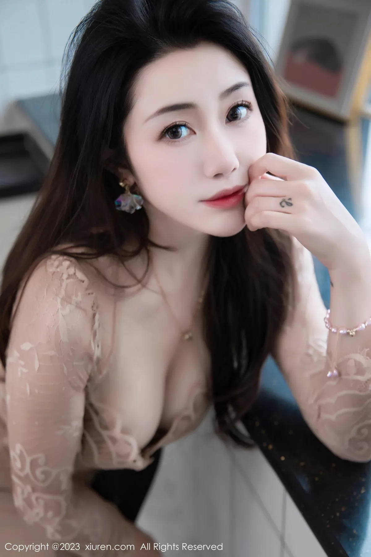 秀人集.com_[XiuRen秀人网]No.7216_模特严利娅Yuliya户外性感杏色低胸连衣长裙秀完美身材诱惑写真89P