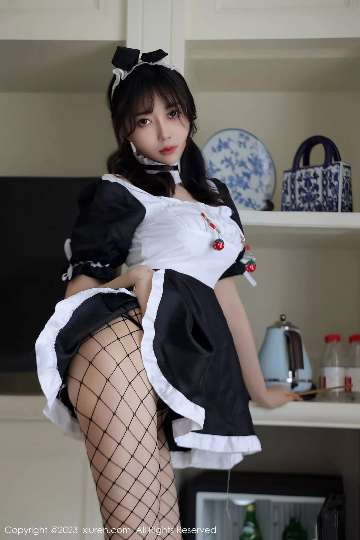 秀人集.com_[XiuRen秀人网]No.7217_模特玥儿玥er黑白色女仆服露性感薄透内衣秀完美身材诱惑写真75P