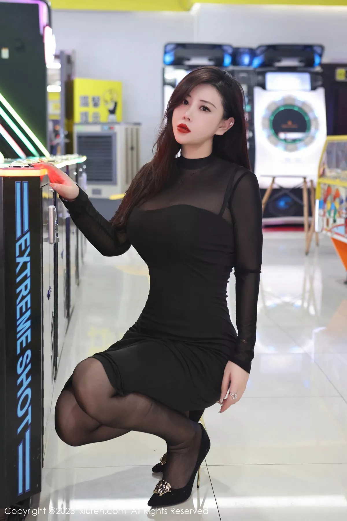 秀人集.com_[XiuRen秀人网]No.7230_模特王婉悠Queen黑色薄纱服饰配超薄黑丝秀惹火身材诱惑写真71P