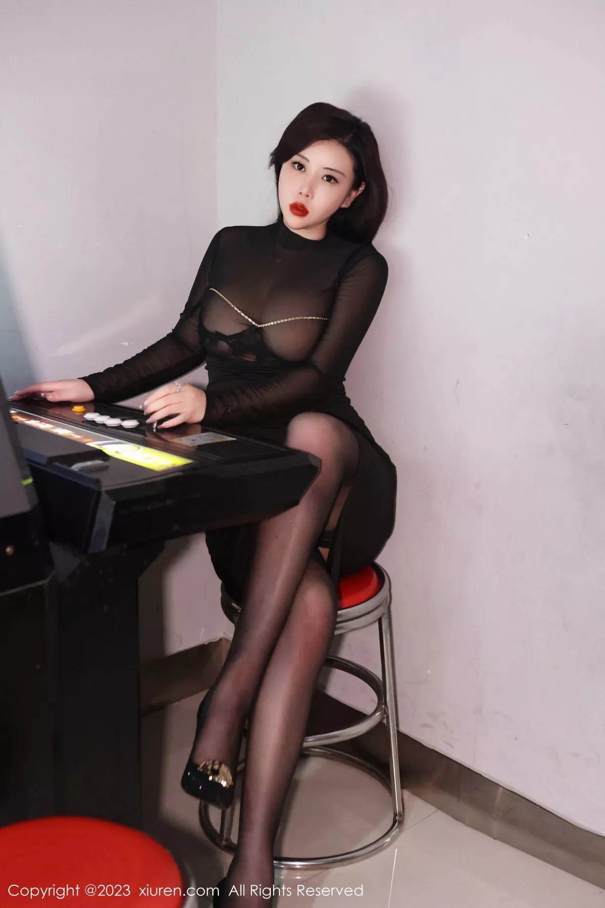 秀人集.com_[XiuRen秀人网]No.7230_模特王婉悠Queen黑色薄纱服饰配超薄黑丝秀惹火身材诱惑写真71P