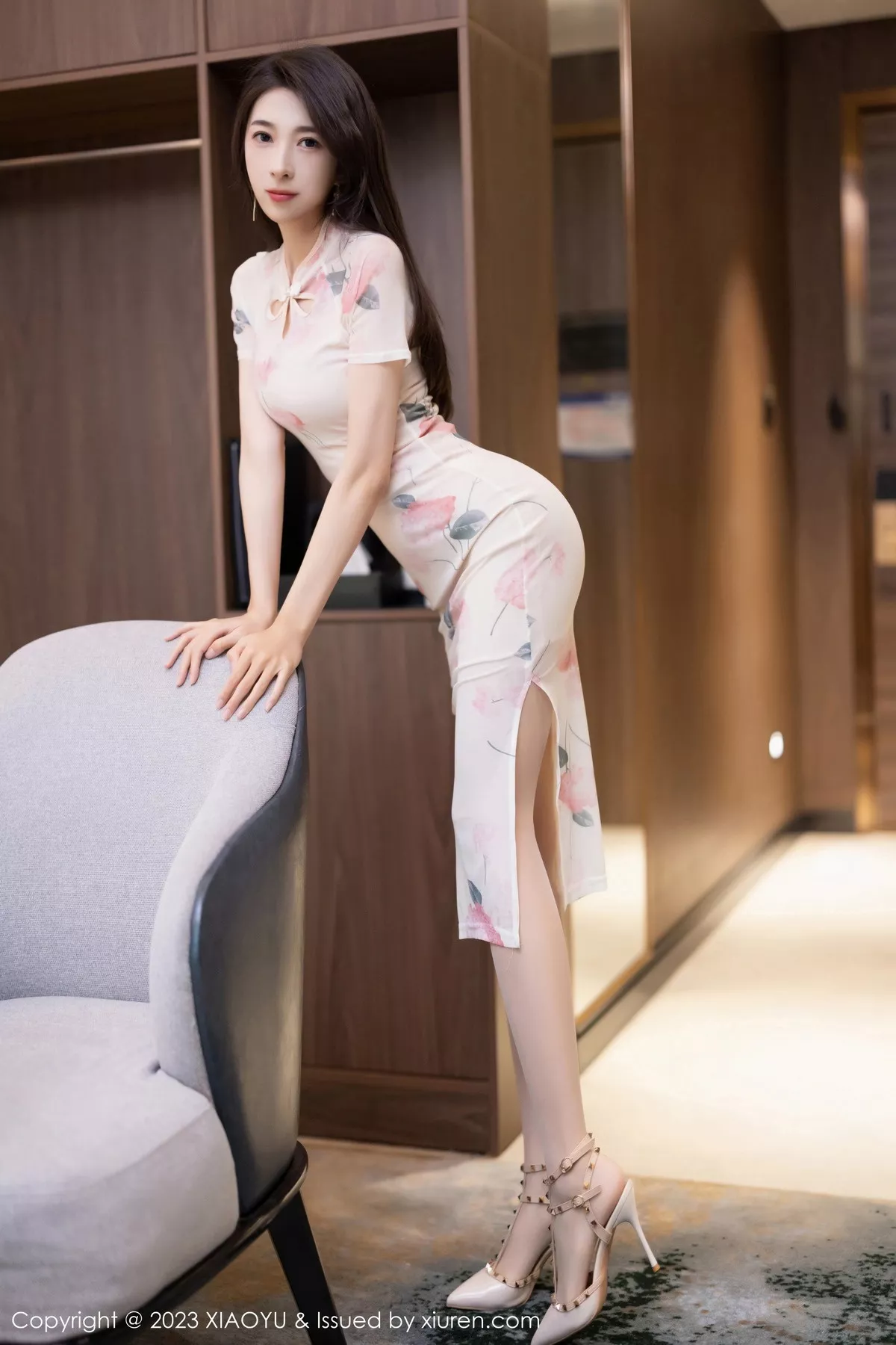 秀人集.com_[XiaoYu画语界]Vol.1093_模特林乐一米色图案旗袍+白色薄纱情趣服饰秀曼妙身姿诱惑写真83P