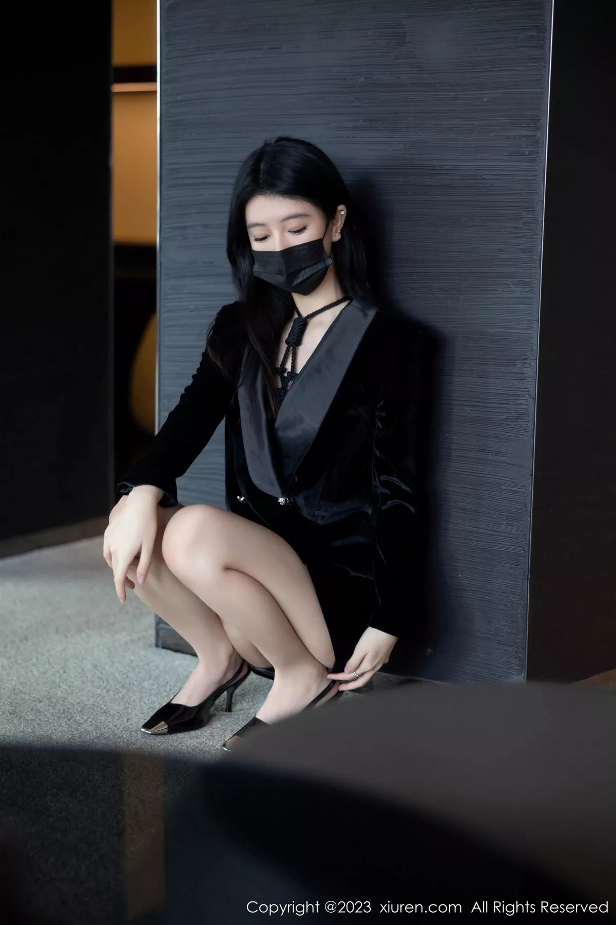 秀人集.com_[XiuRen秀人网]No.7121_模特幼幼脱黑外衣露性感绳式情趣内衣秀火辣身材极致诱惑写真84P