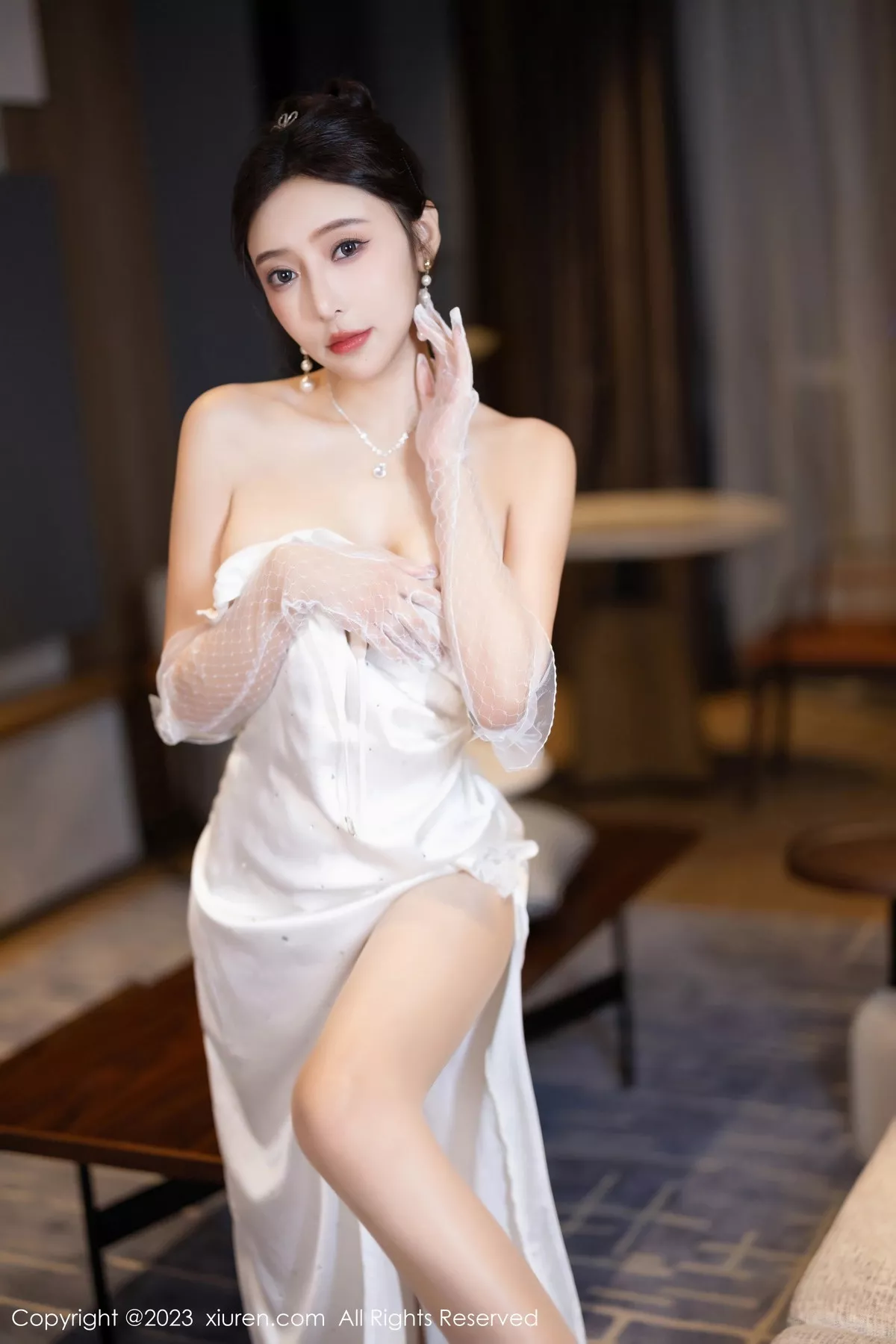 秀人集.com_[XiuRen秀人网]No.7256_女神王馨瑶yanni白色长礼裙+黑色情趣内衣秀完美身材诱惑写真87P