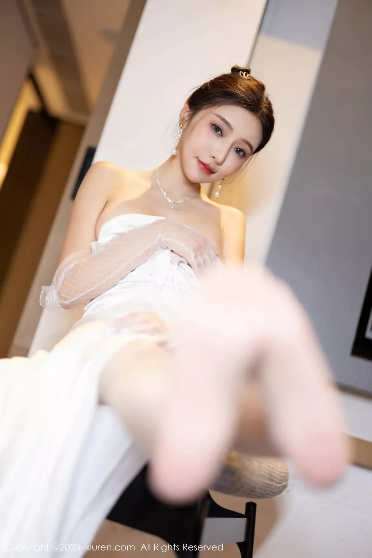 秀人集.com_[XiuRen秀人网]No.7256_女神王馨瑶yanni白色长礼裙+黑色情趣内衣秀完美身材诱惑写真87P