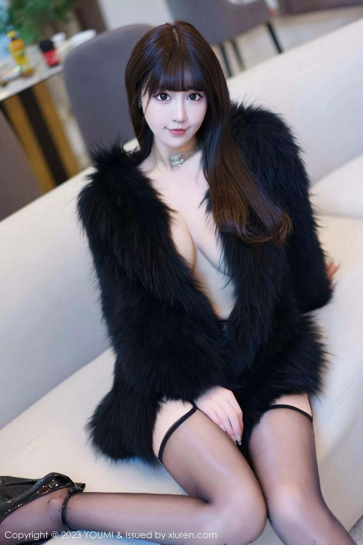秀人集.com_[YouMi尤蜜荟]Vol.977_女神朱可儿Flora性感黑色服配黑丝吊袜秀雪峰美臀撩人诱惑写真79P